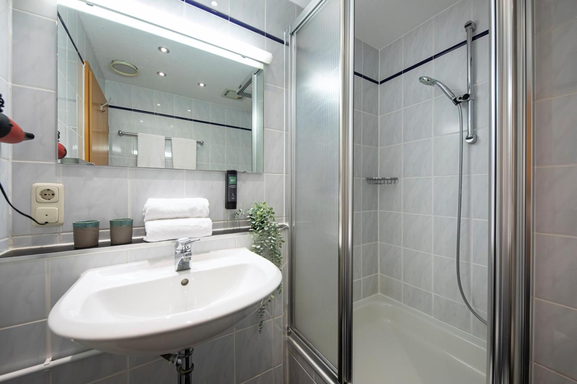 Triple Room,1550336254:JPEG