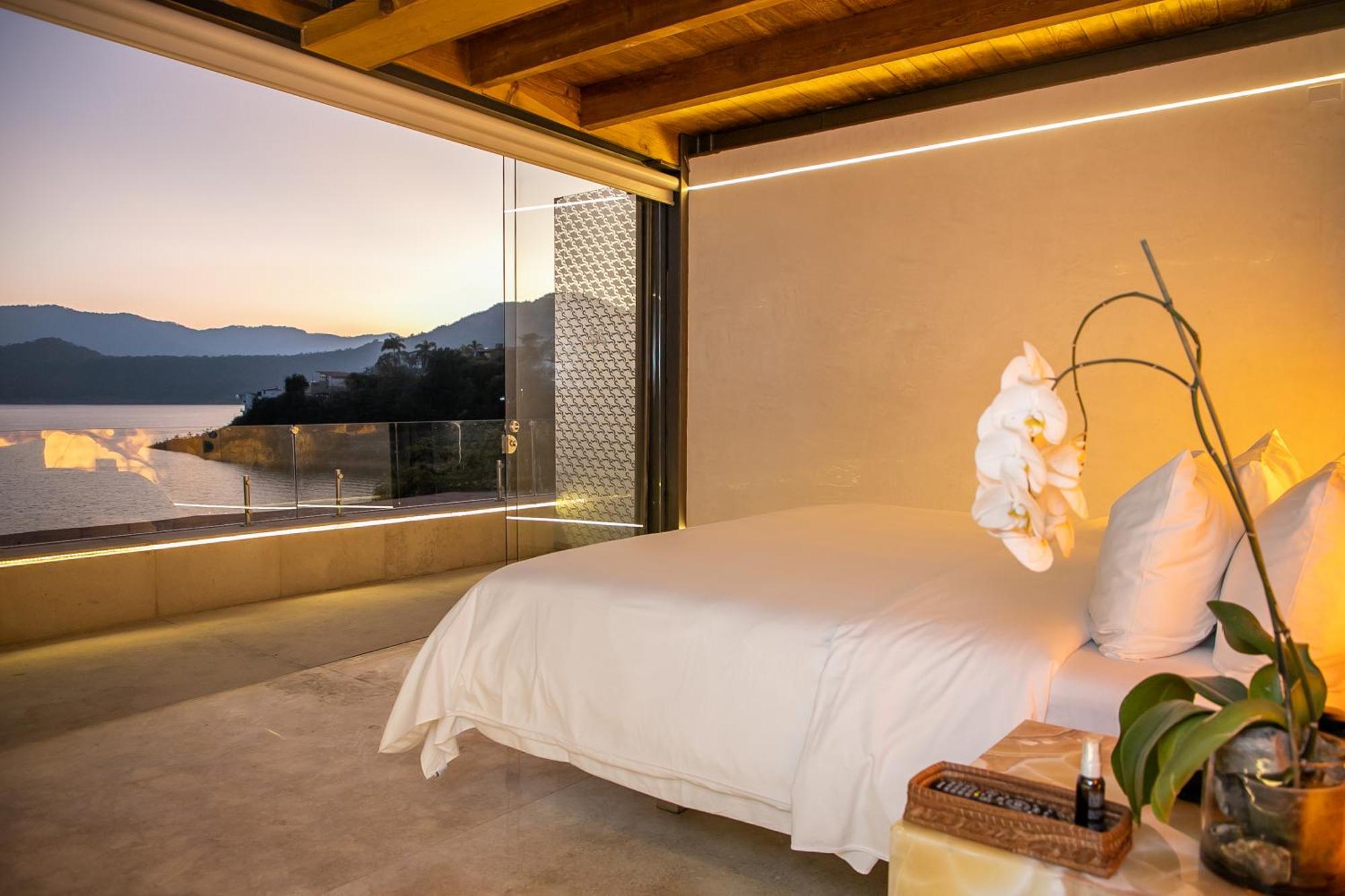 Two-Bedroom Suite,1550374864:JPEG