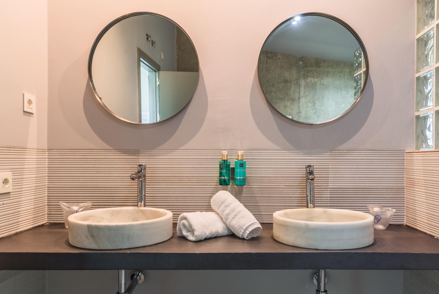 Deluxe Double Room Bath