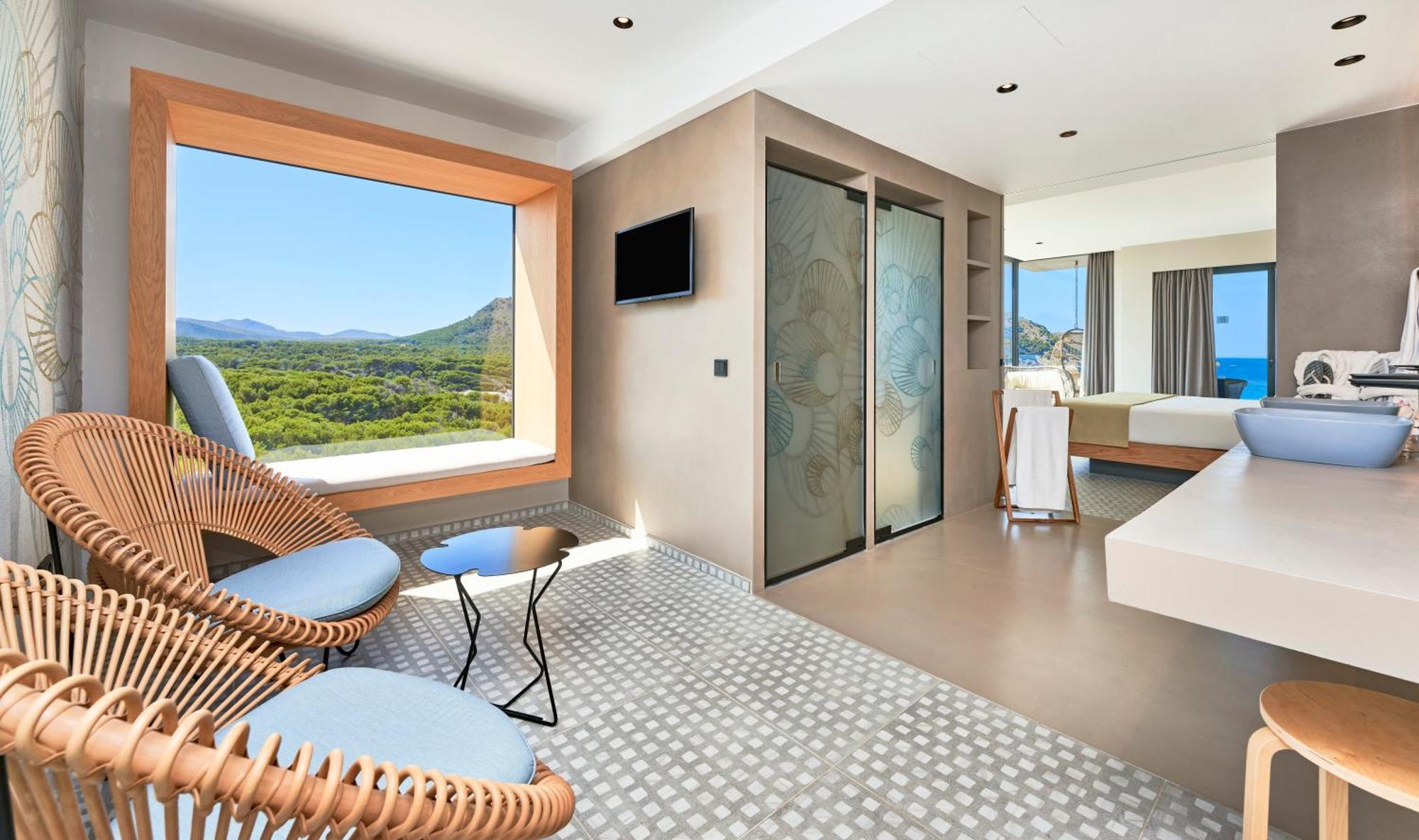 Suite with Sea View,1550470615:JPEG