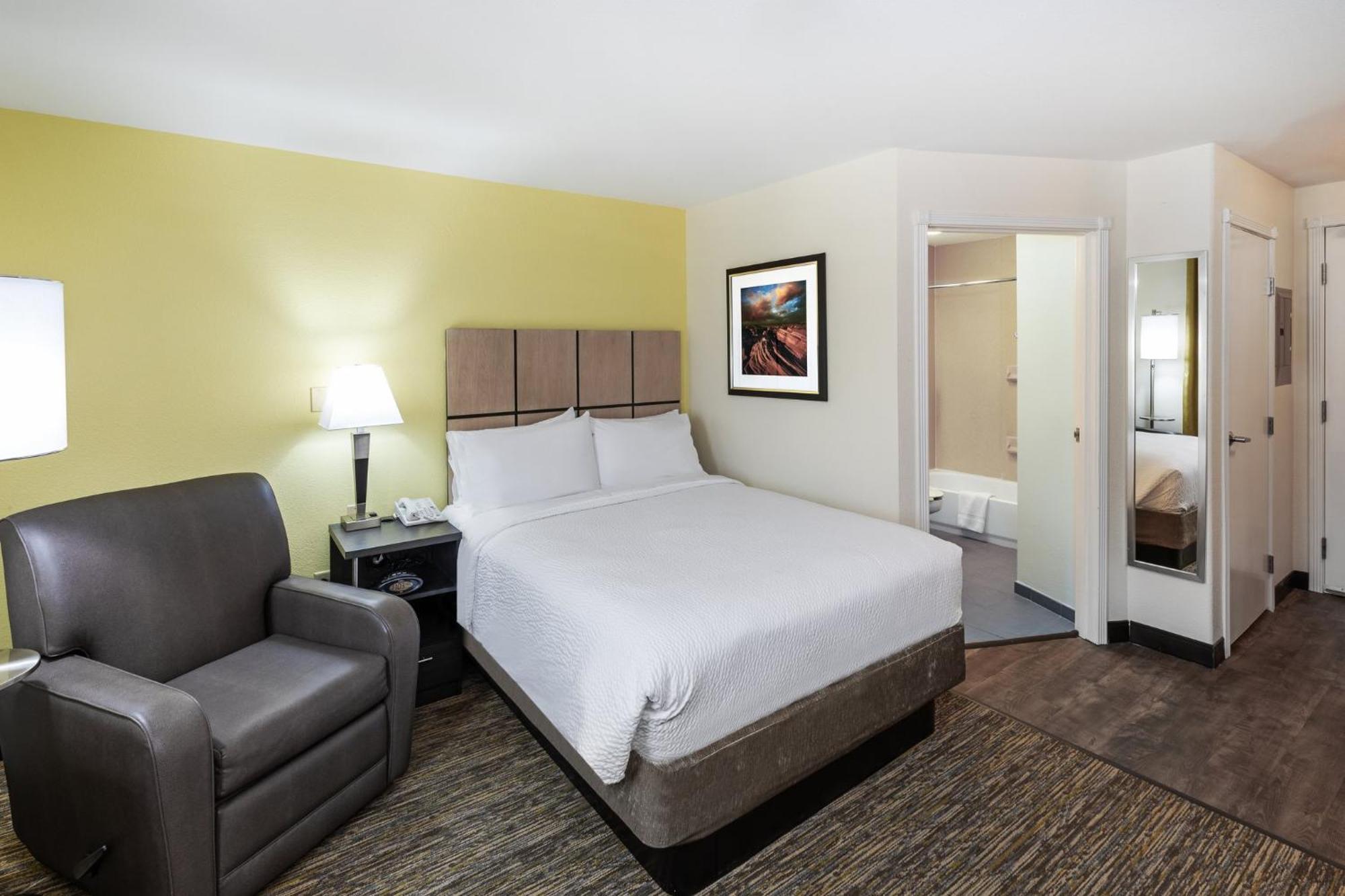 Studio Queen Suite,1550477845:JPEG