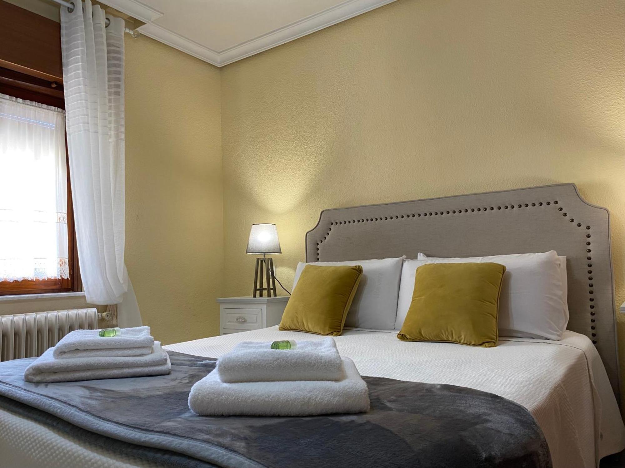 Double Room,1550528119:JPEG