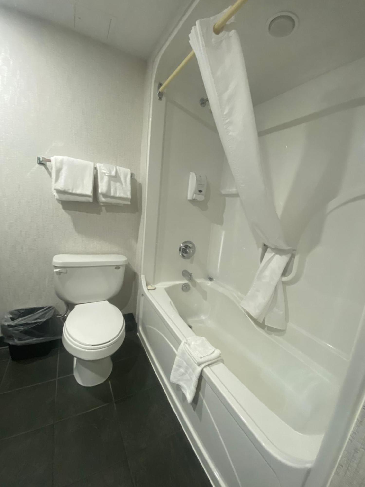 One-Bedroom Suite Waterpark