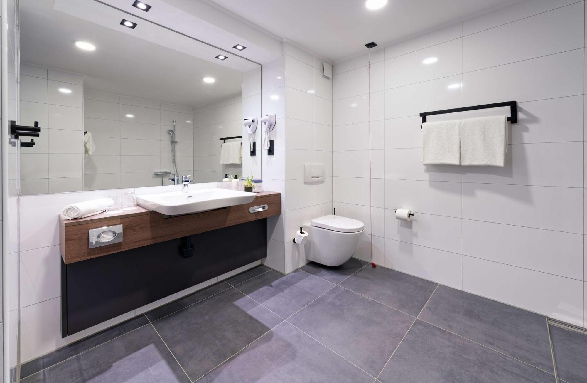 Deluxe room / Double Bed and Sofa Bed,1550614915:JPEG