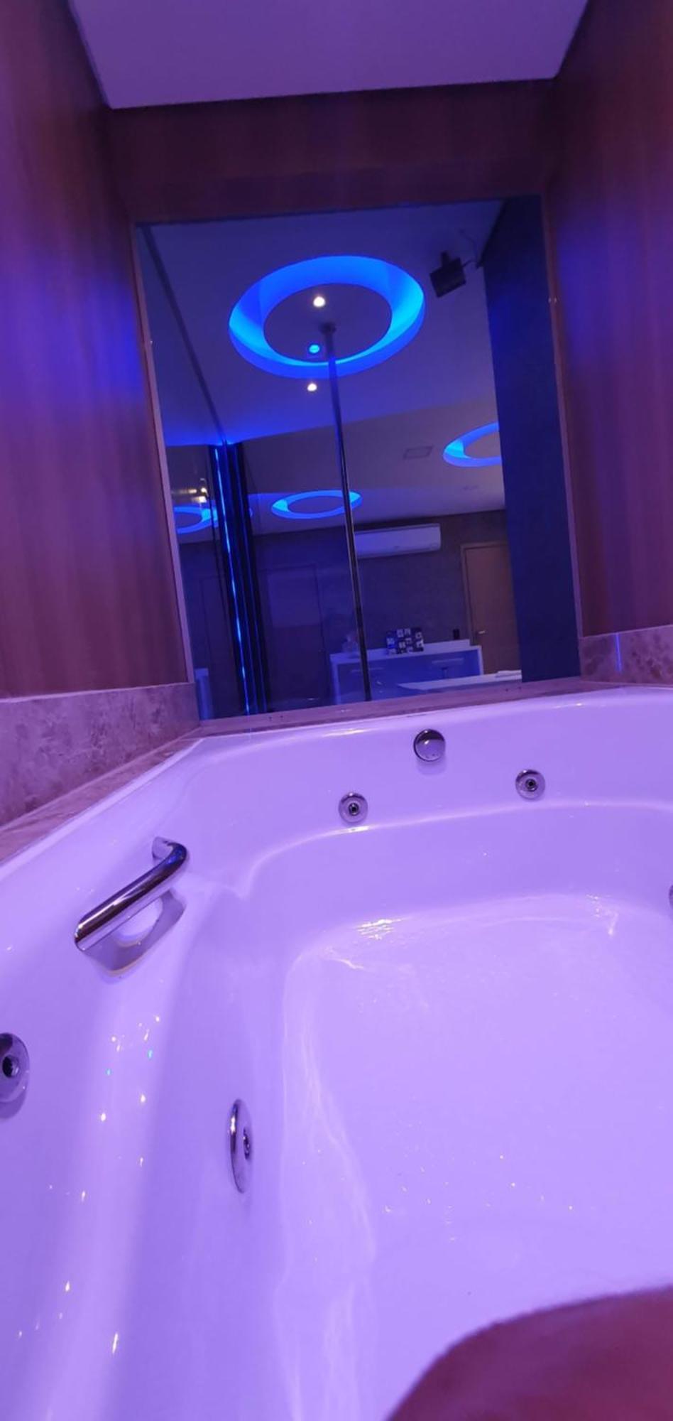 Deluxe Suite Spa Bath