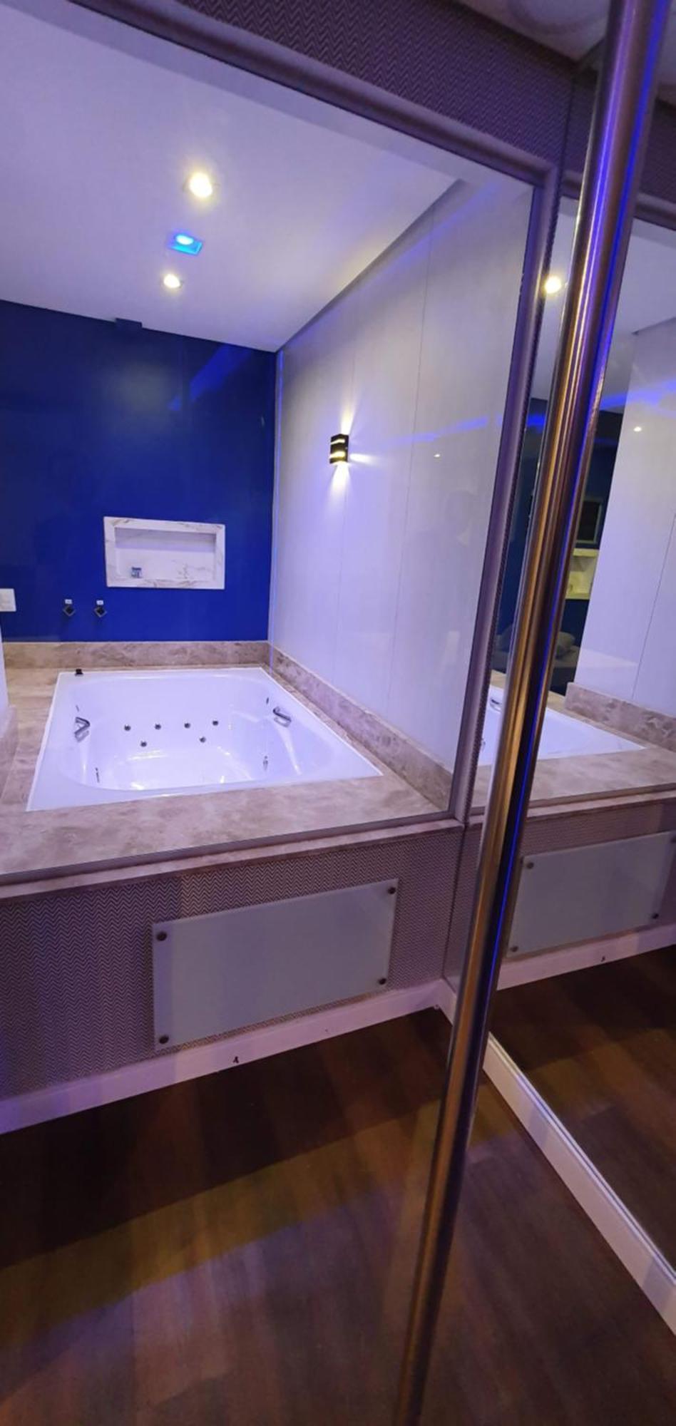 Deluxe Suite Spa Bath