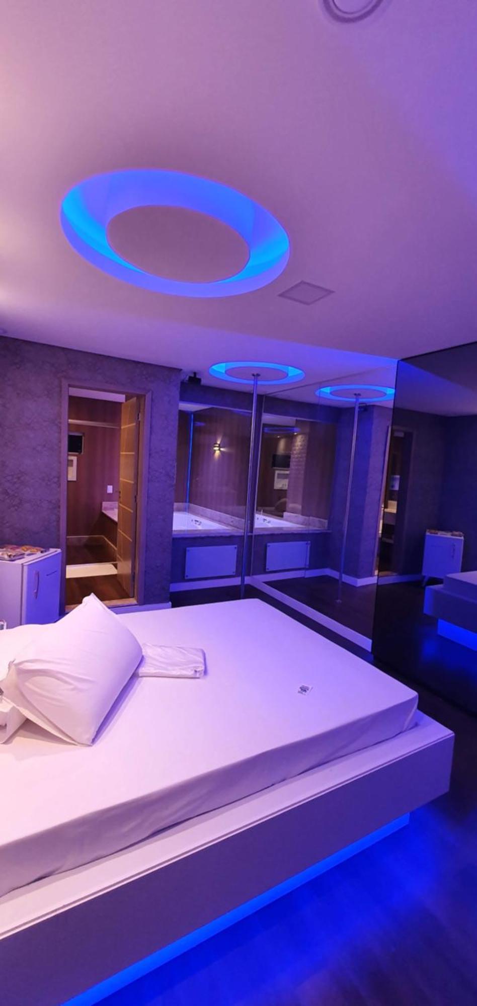 Deluxe Suite Spa Bath