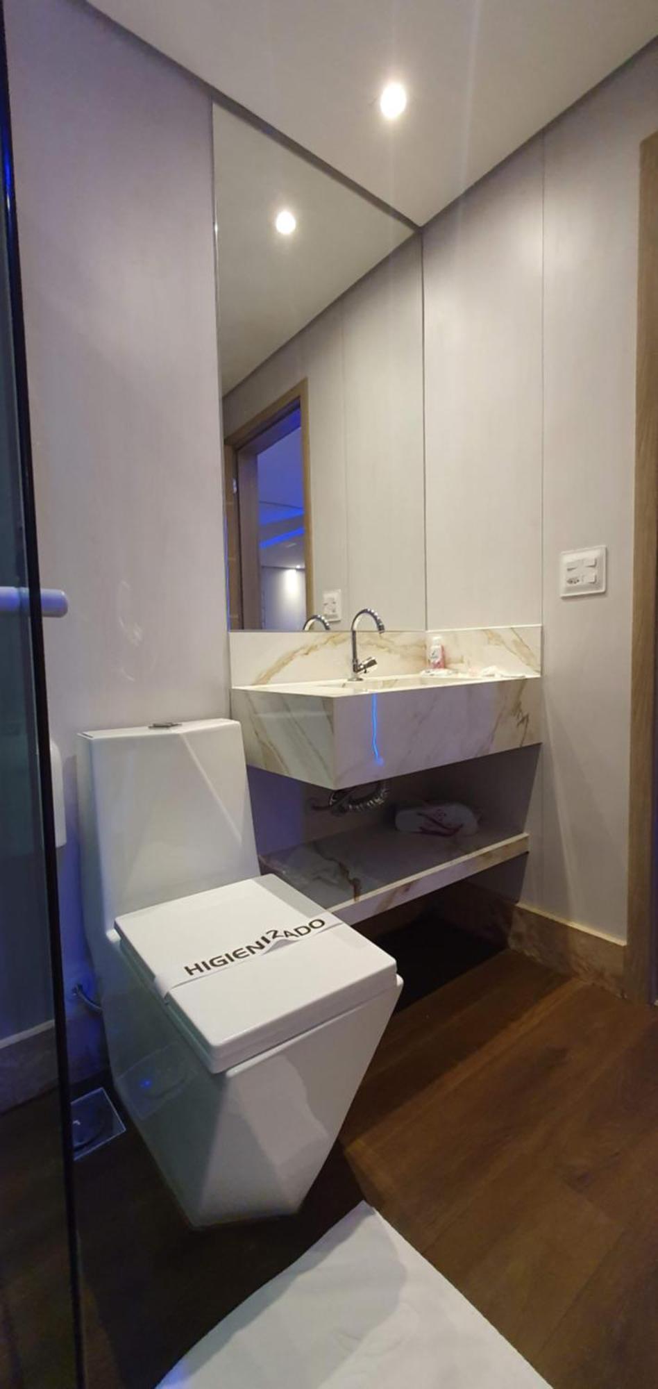Deluxe Suite Spa Bath