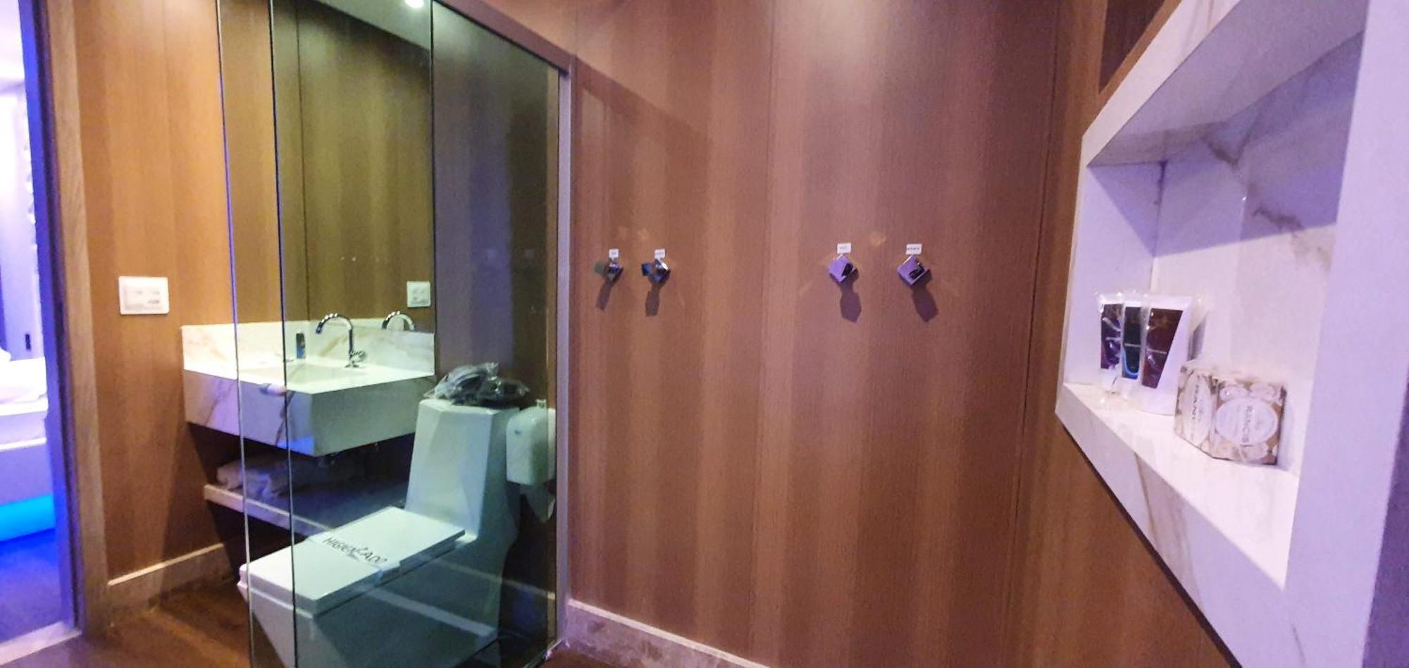 Deluxe Suite Spa Bath