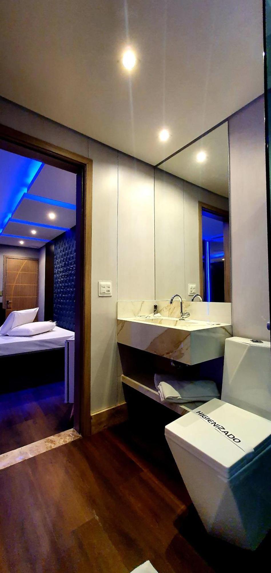 Deluxe Suite Spa Bath