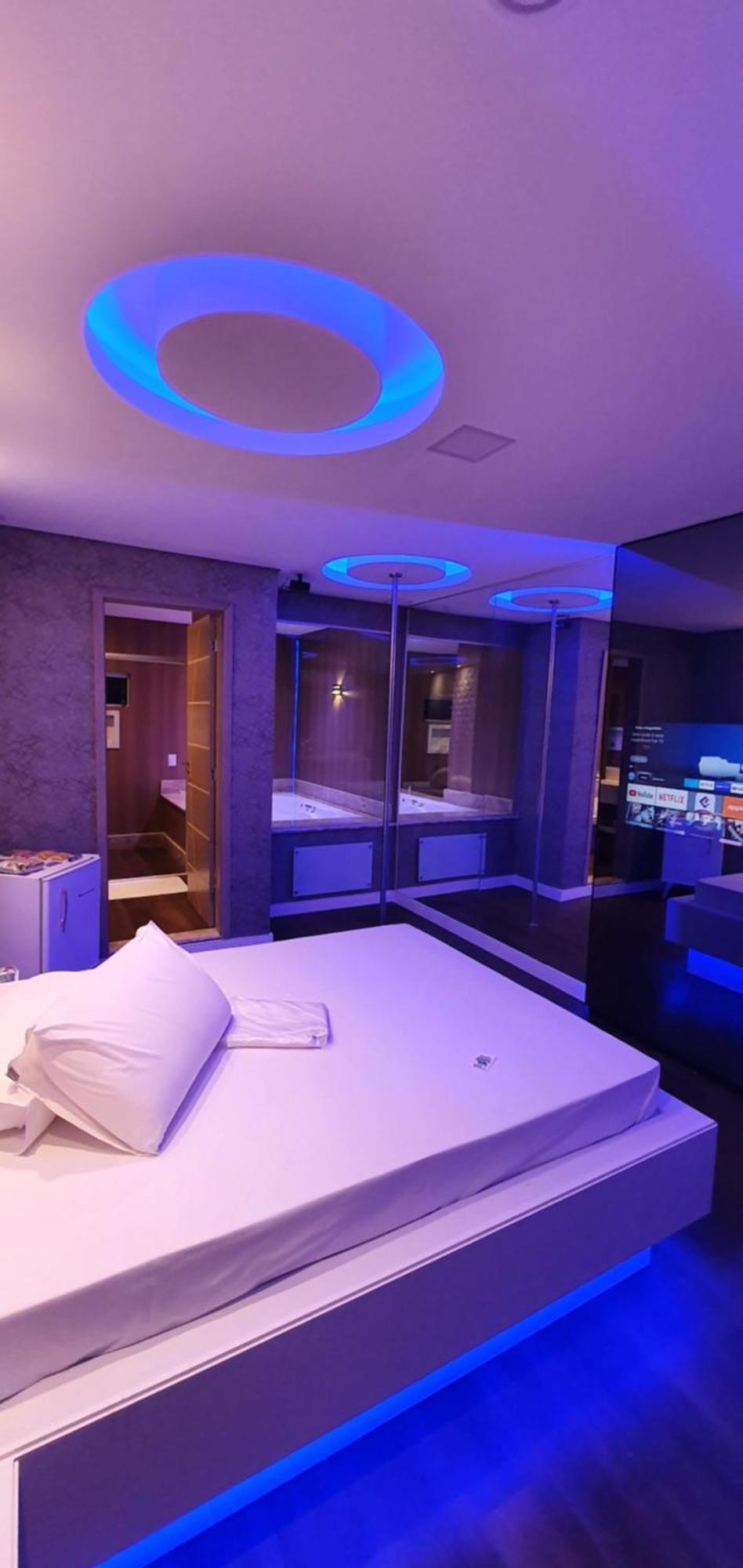 Deluxe Suite Spa Bath