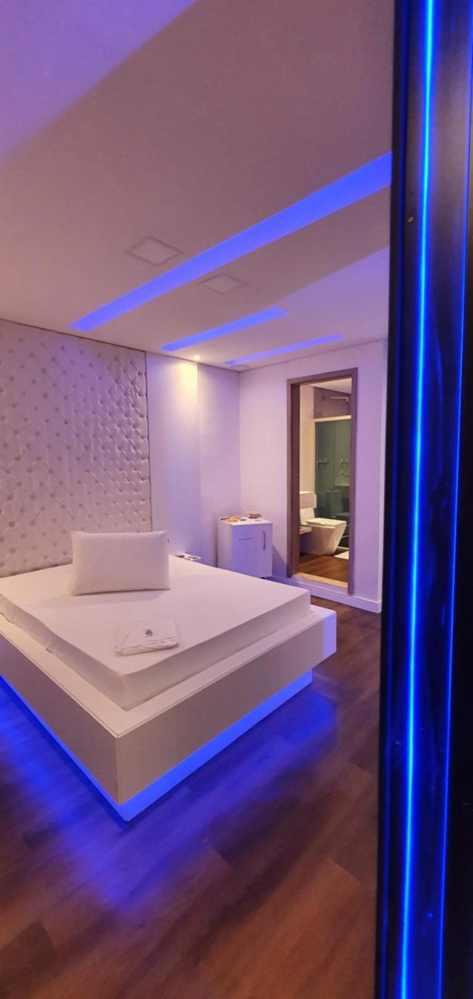 Deluxe Suite Spa Bath