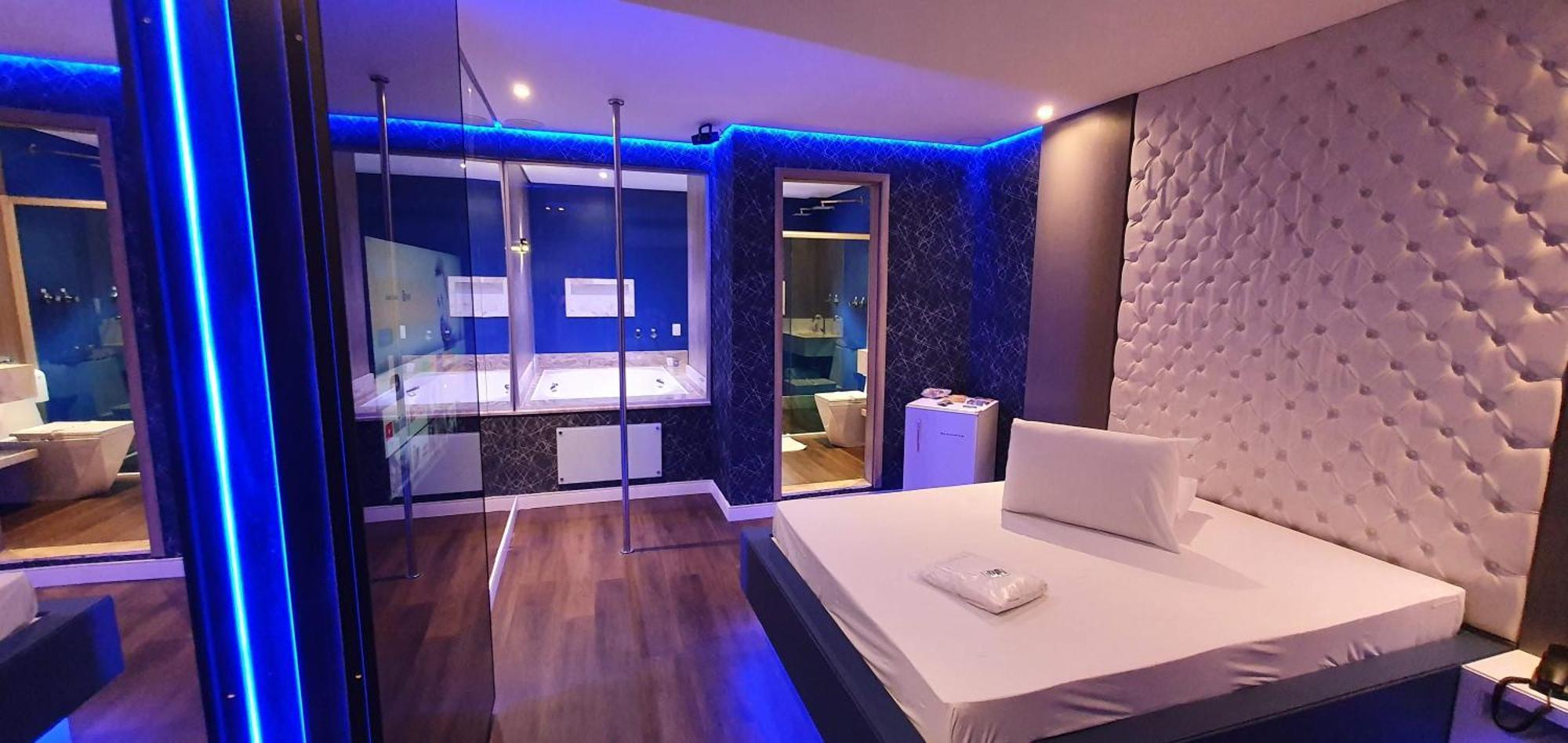 Deluxe Suite Spa Bath