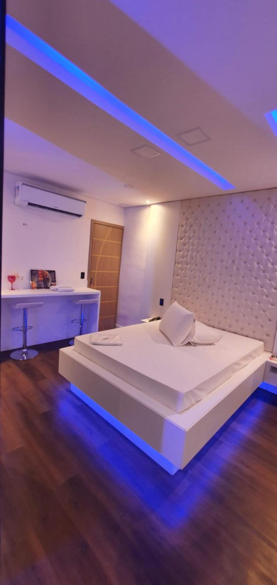 Deluxe Suite Spa Bath