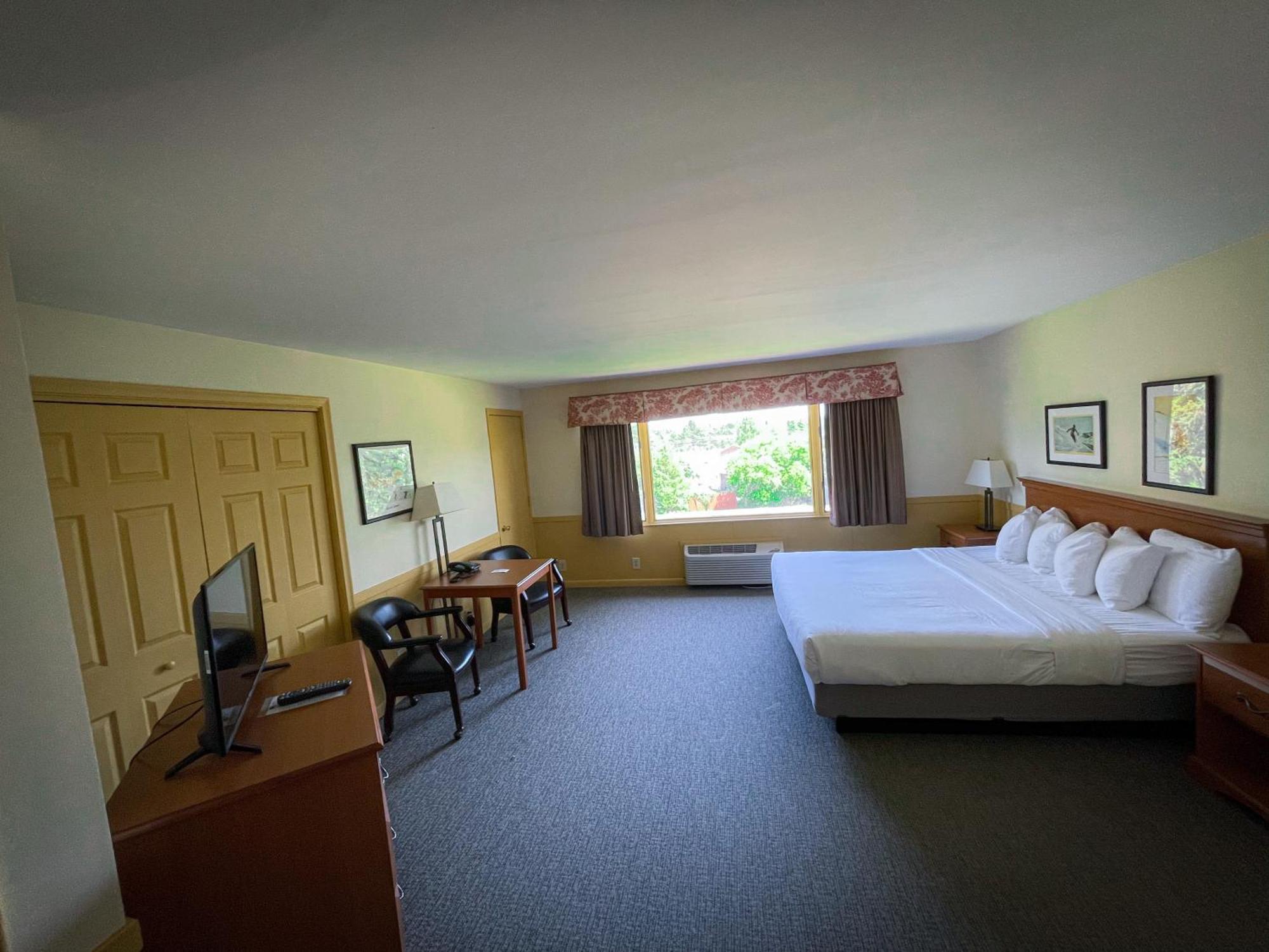 Standard King Room