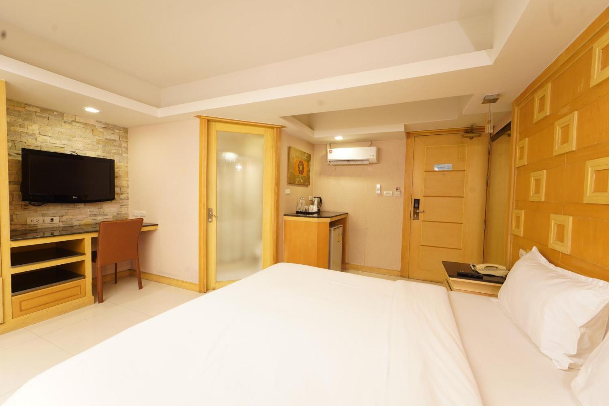 Superior King Room,1553470942:JPEG
