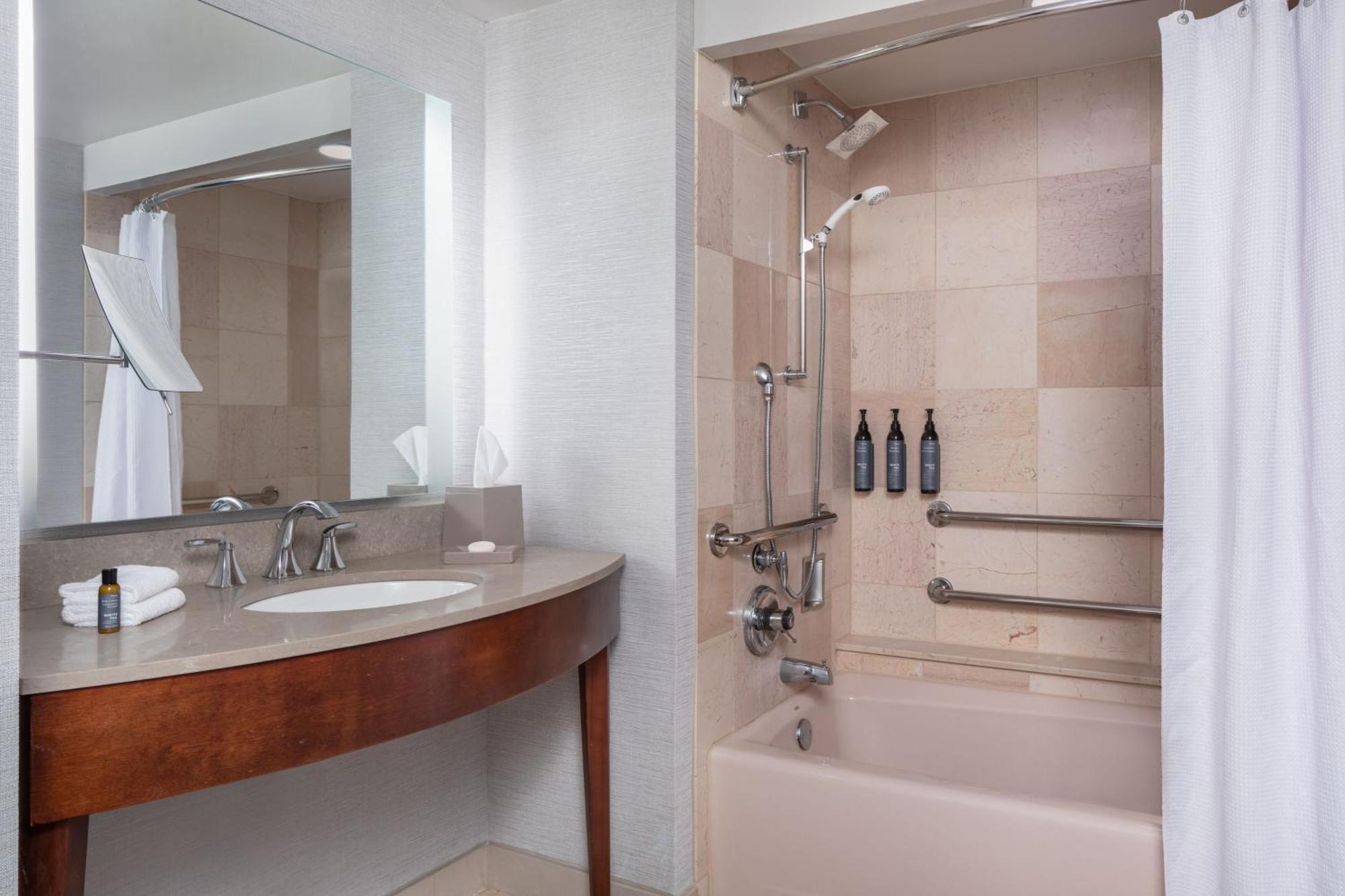 Concierge level, Guest room, 2 Double, City view