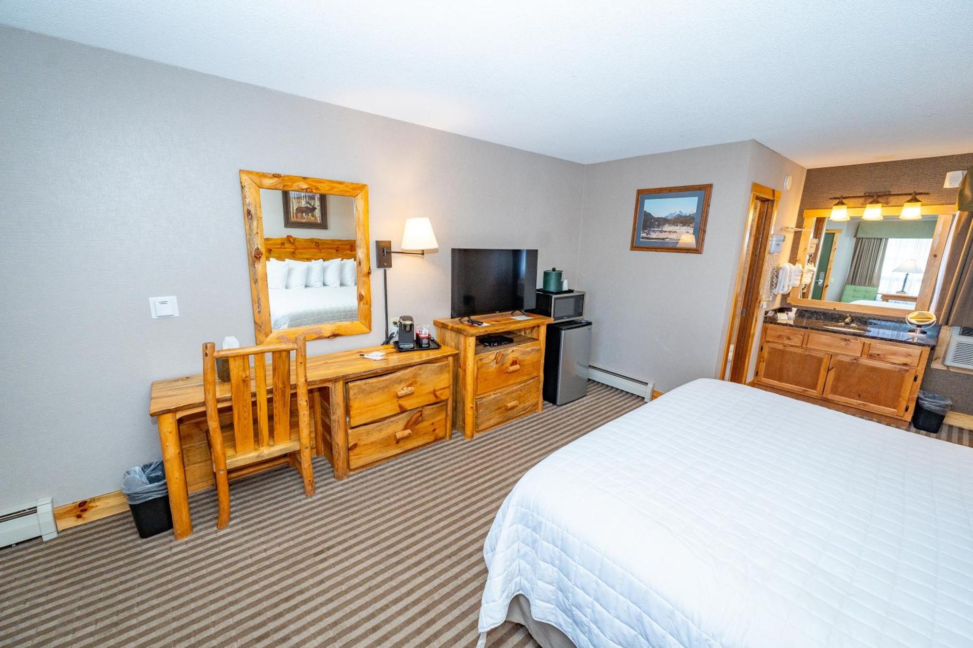 King Room Non-Pet Friendly,1550893339:JPEG