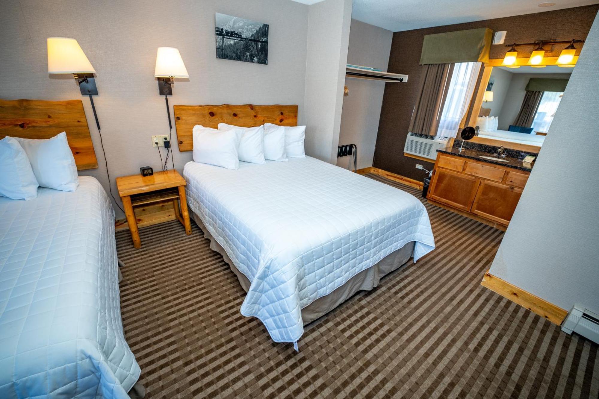 Queen Room Two Queen Beds Non-Pet Friendly