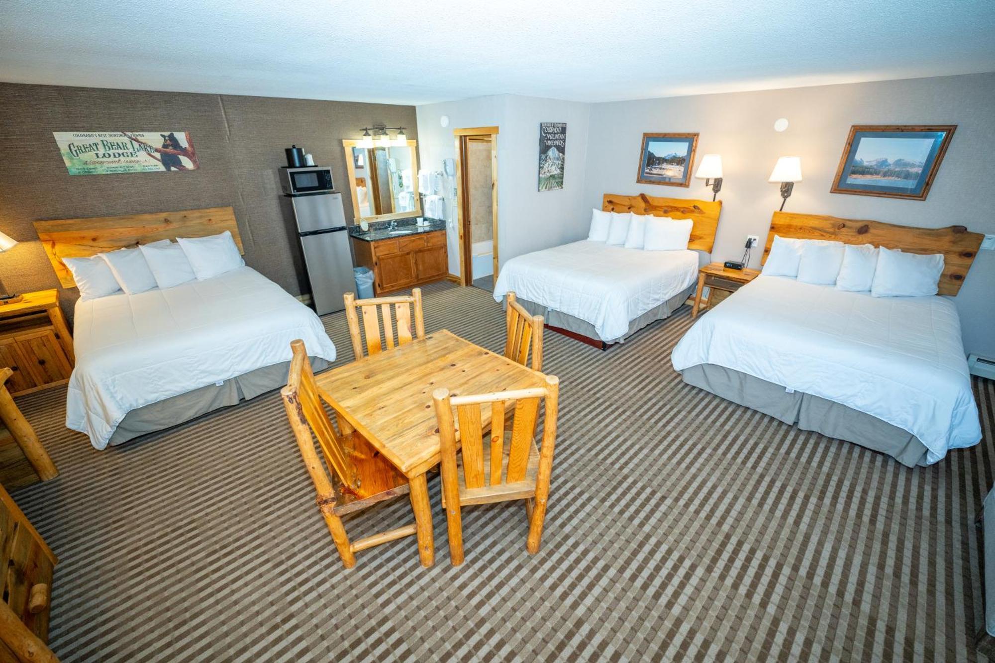 3 Queen Room Non-Pet Friendly,1087498834:JPEG