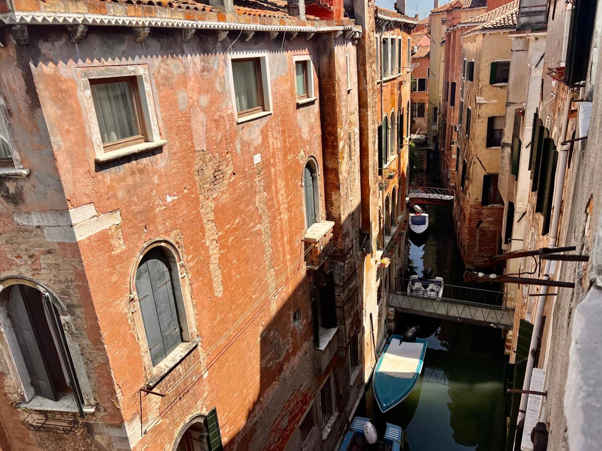 Double or Twin Room Canal View