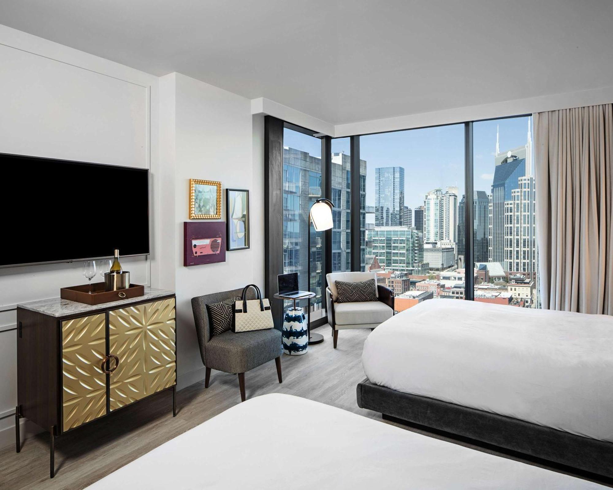 Queen Room Two Queen Beds City View,1772370251:JPEG