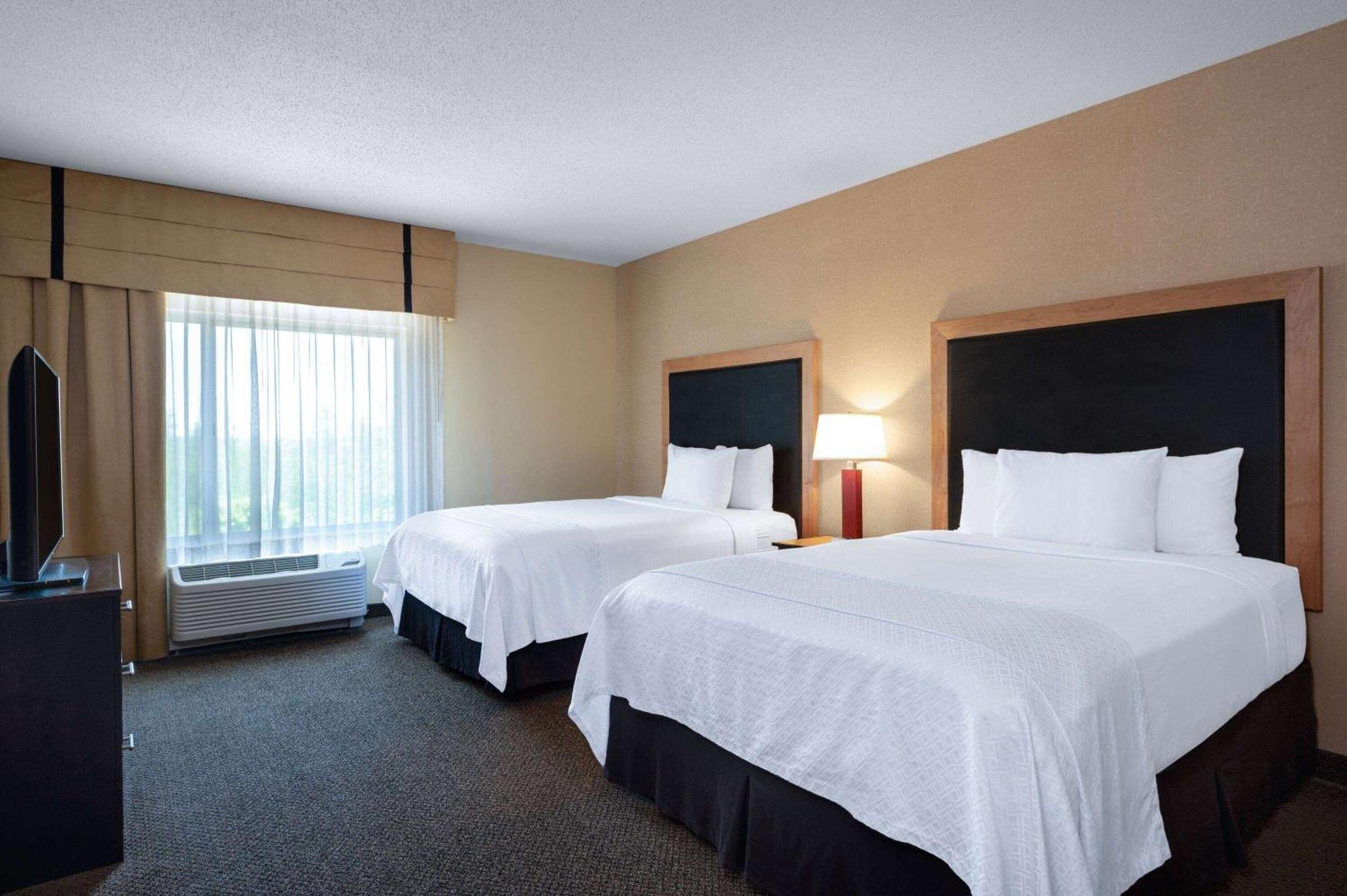 Suite Two Queen Beds Non-Smoking