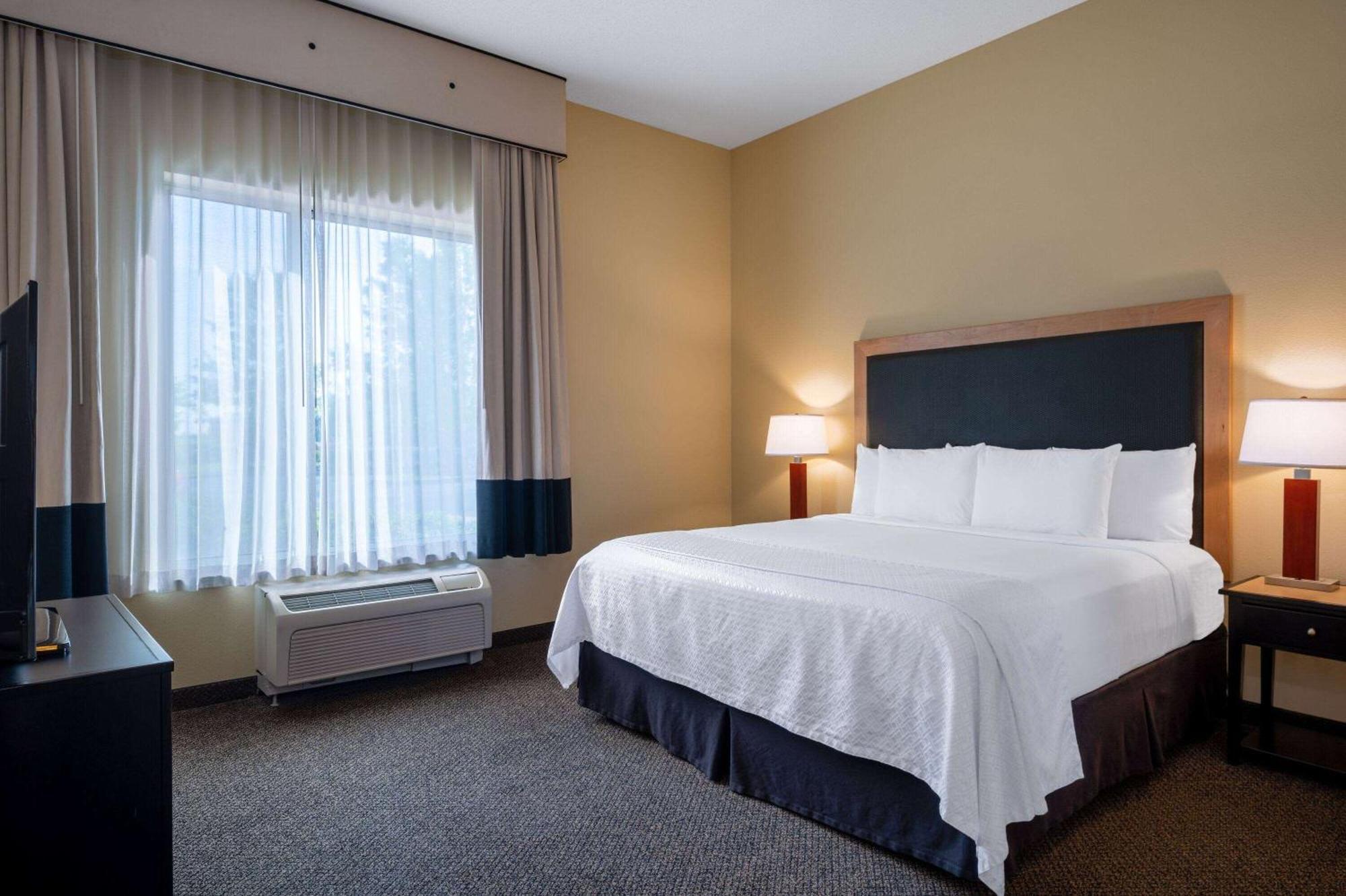 One King Bed One-Bedroom Accessible Corner Suite Non-Smoking