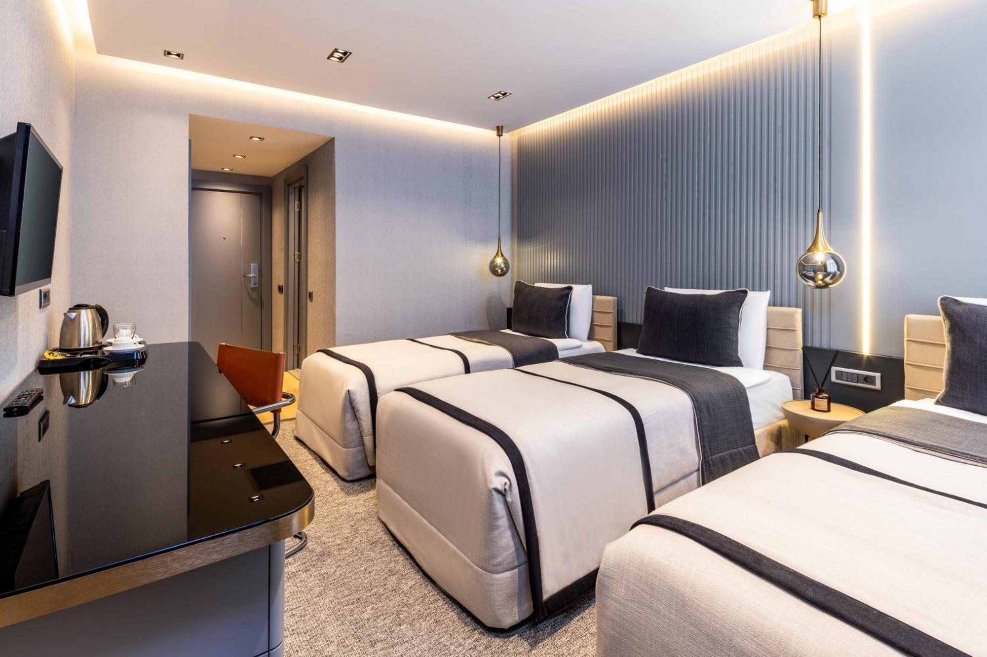 Triple Room,1550926726:JPEG