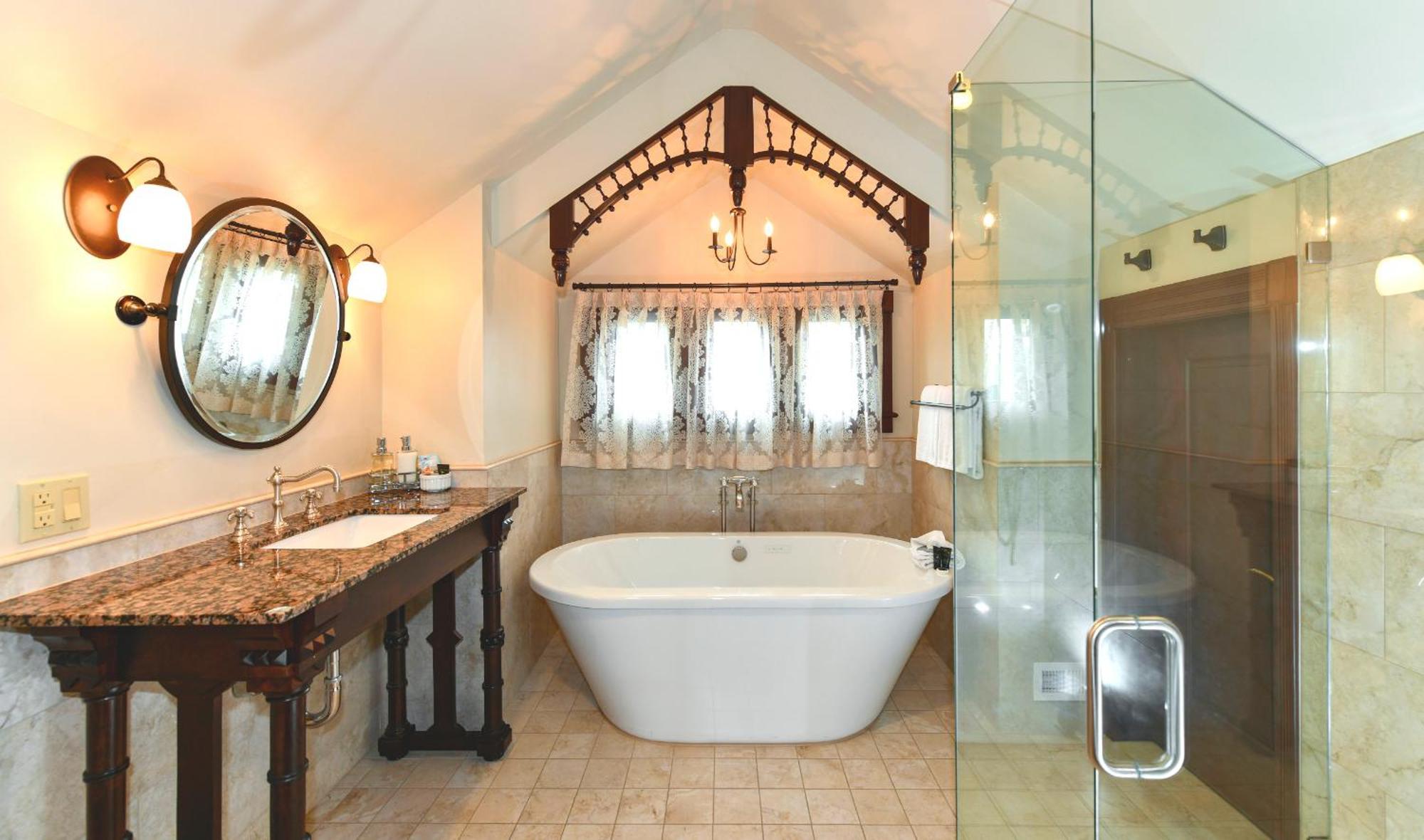 Deluxe King Suite