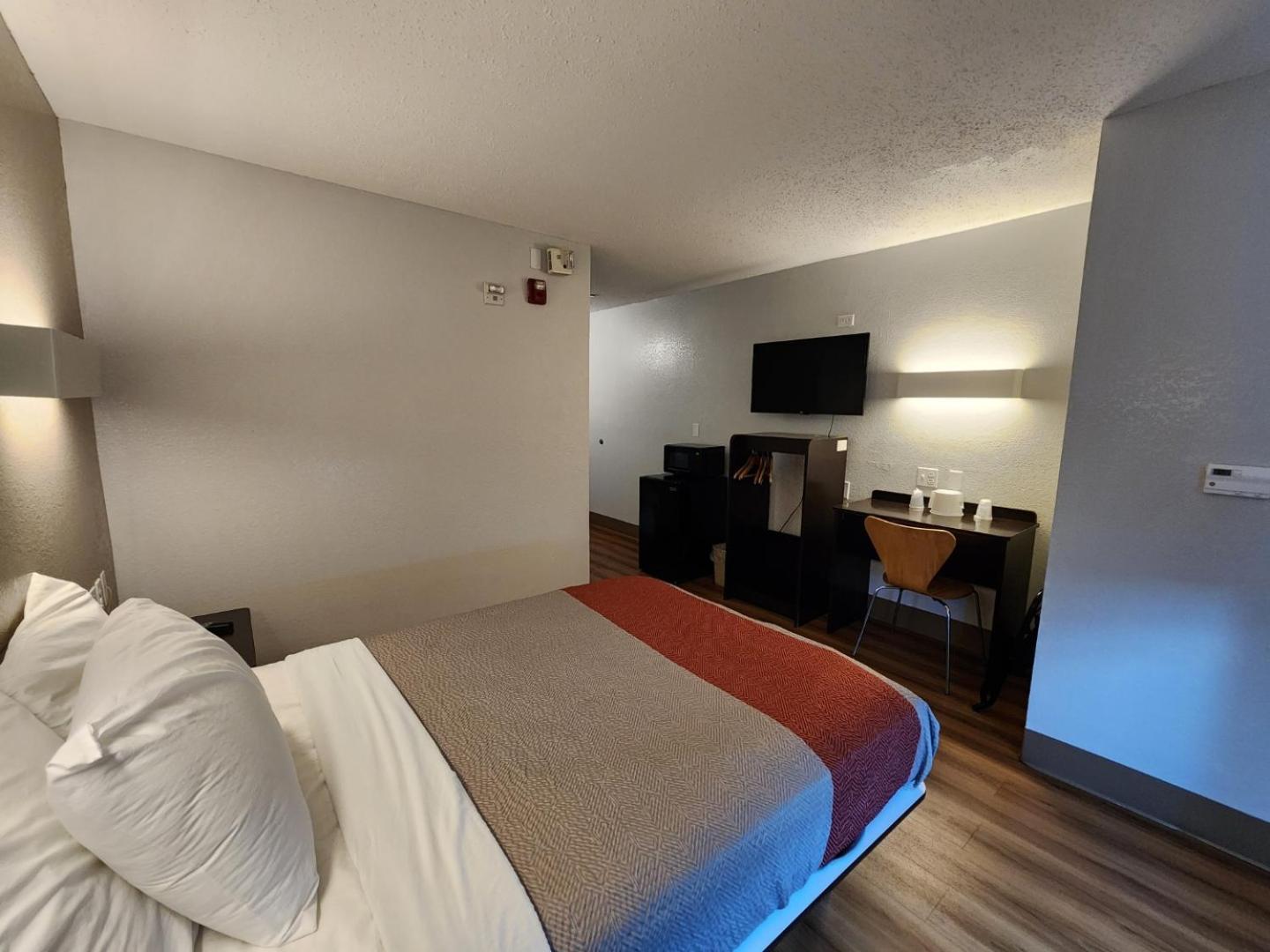 1 Full Bed | ADA or Tub or Micfridge