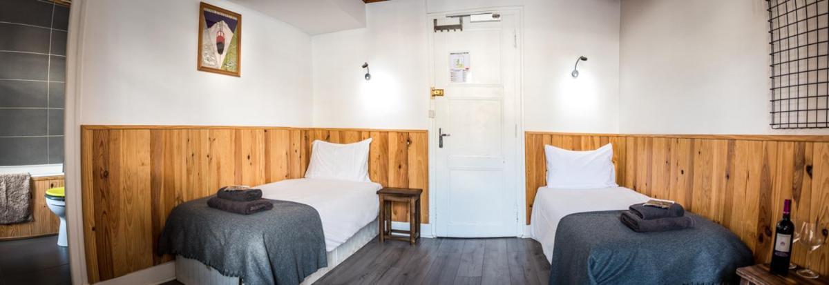 Double Room,1551122488:JPEG