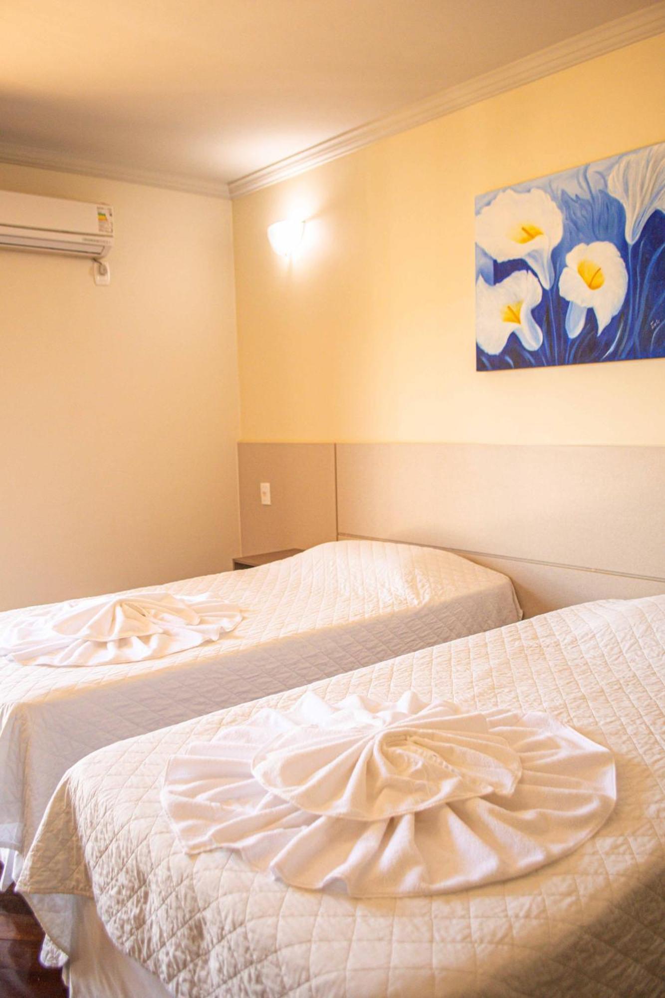 Quarto com Cama de Casal ou 2 de Solteiro