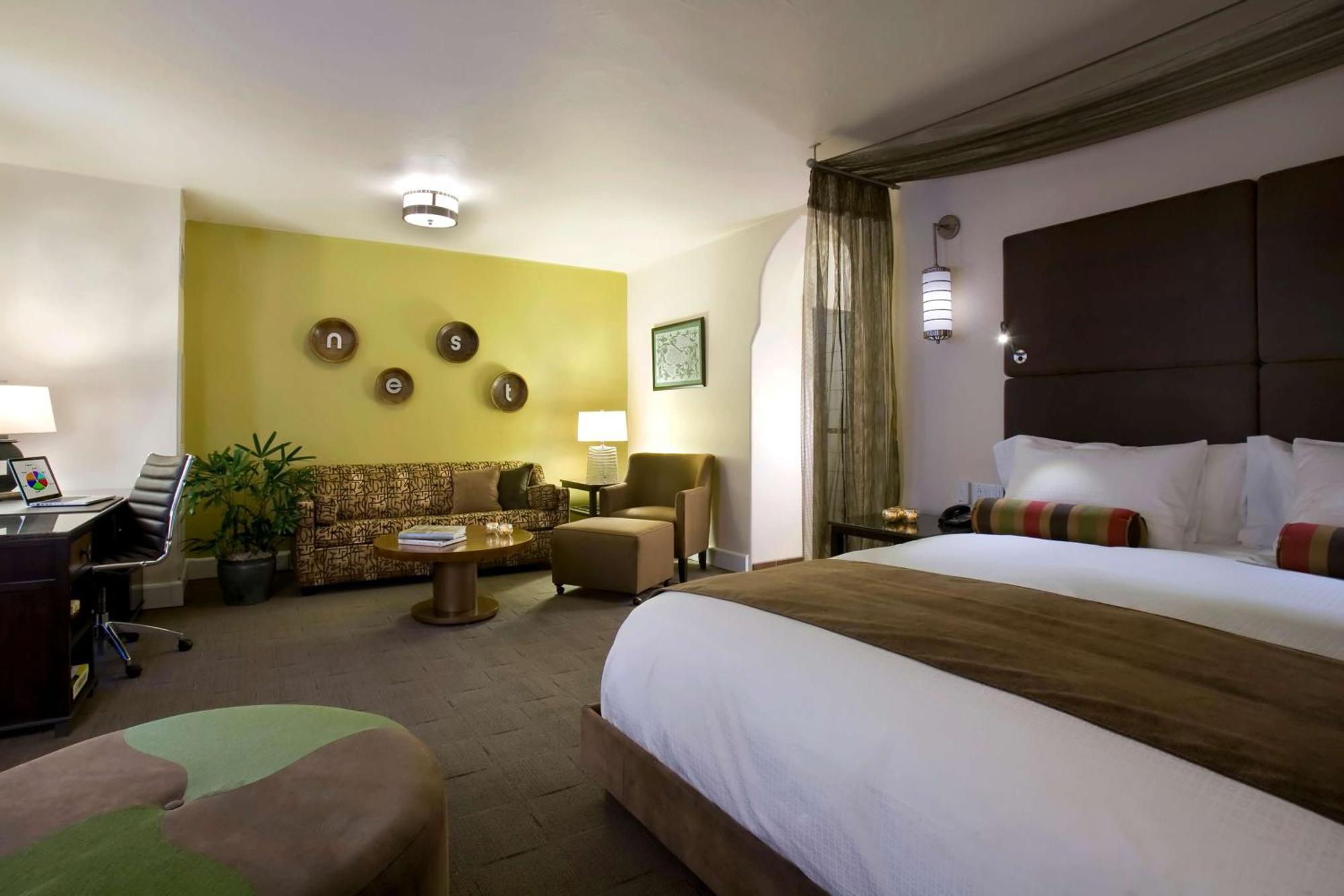 Deluxe King Room,1551262915:JPEG