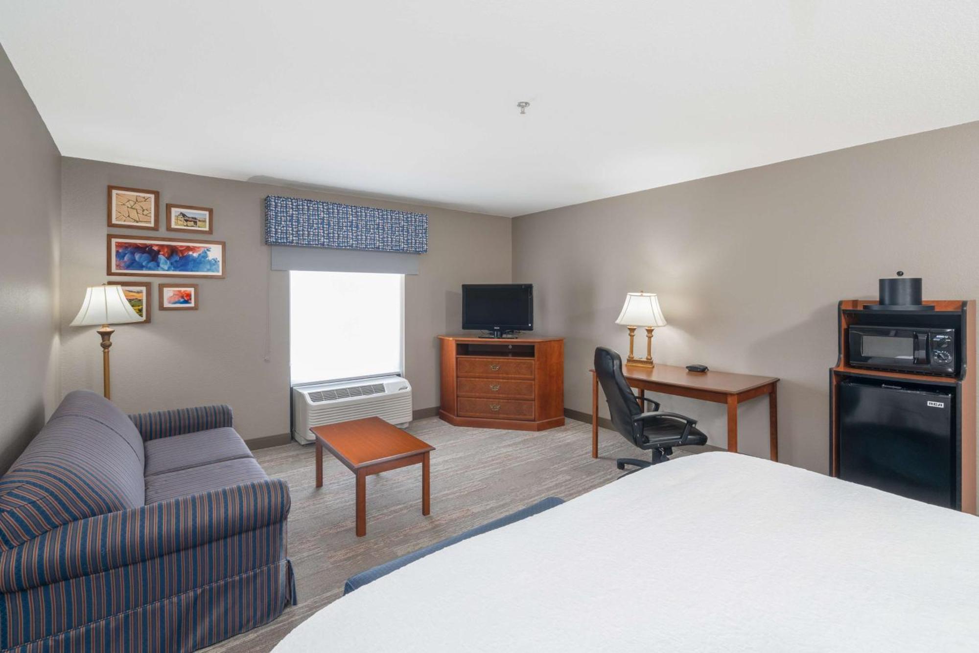King Room with Sofa Bed and Study - Non-Smoking