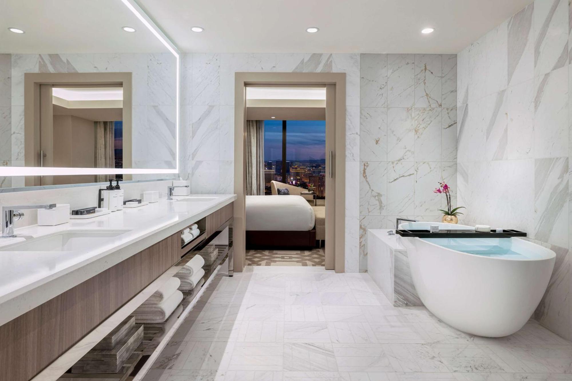 One-Bedroom King Suite City View