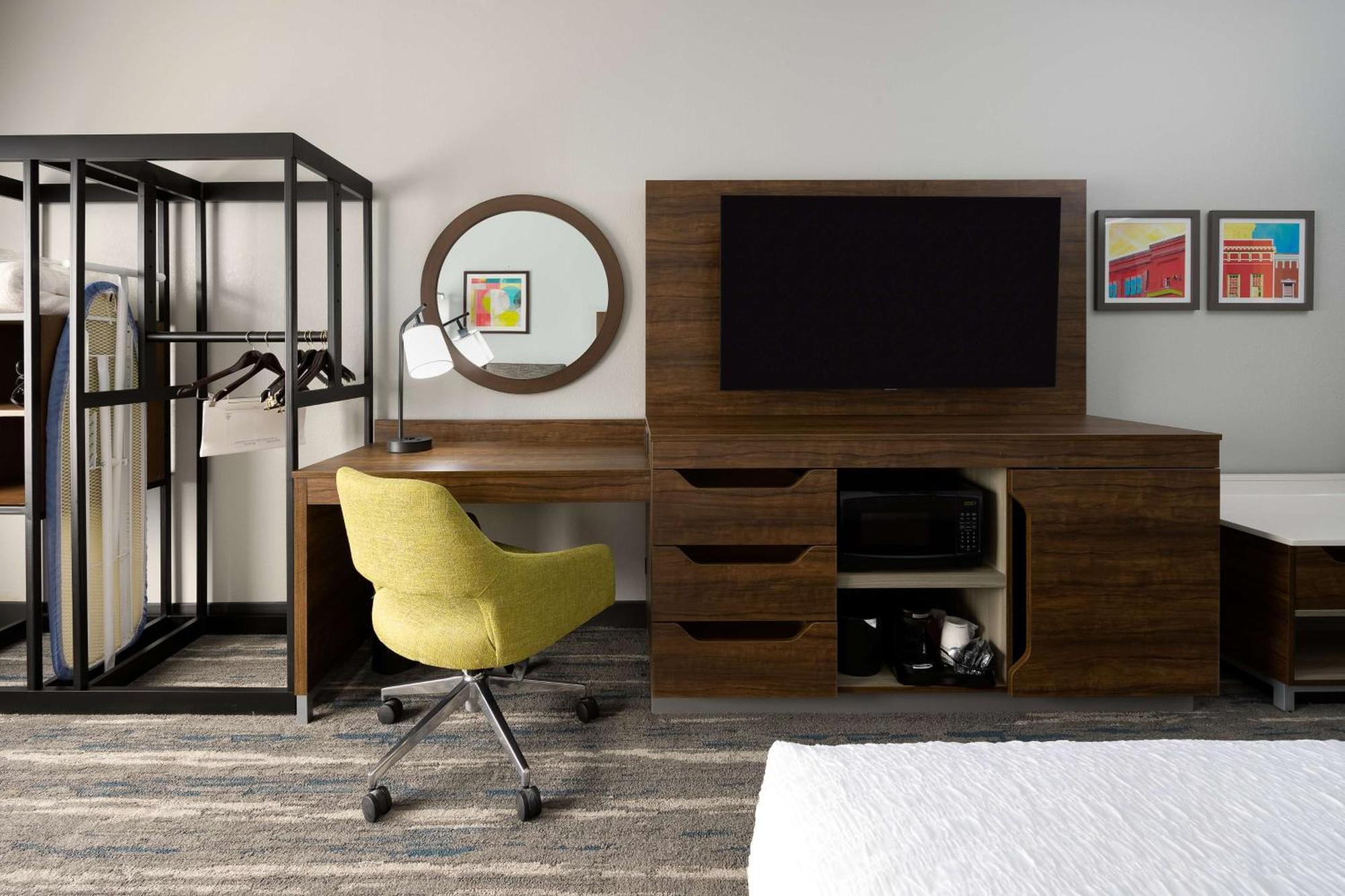 King Room Accessible Tub Mobility Hearing Access or Non-Smoking