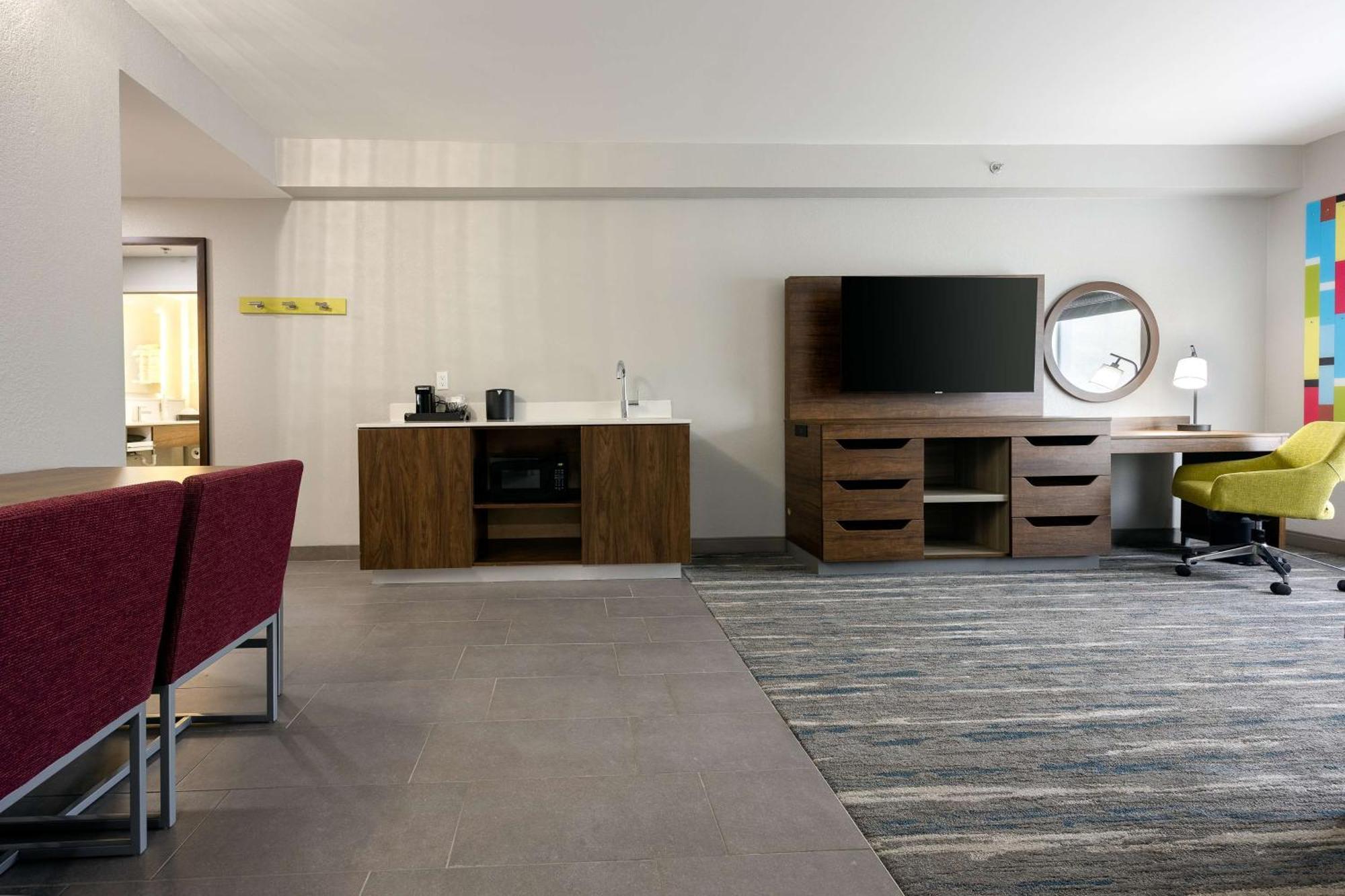 One-Bedroom King Suite Non-Smoking