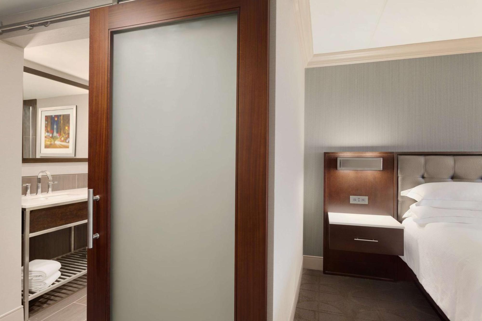 Deluxe King Room,1551296968:JPEG