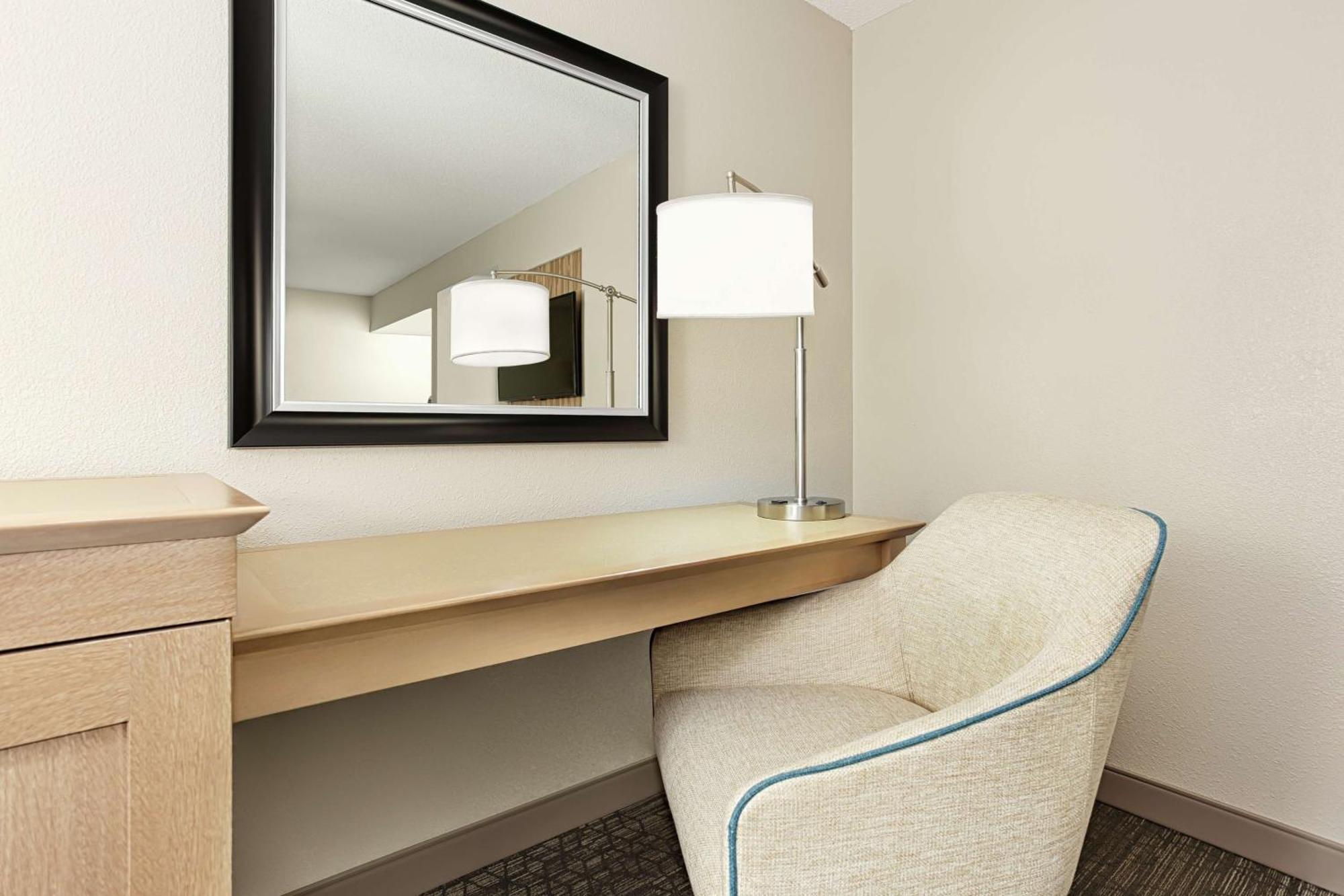 One-Bedroom King Suite - Non-Smoking,1551299335:JPEG