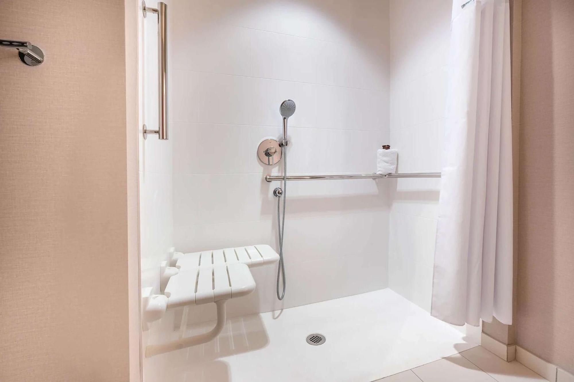 King Room Mobility or Hearing Accessible Non-Smoking,1532684368:JPEG