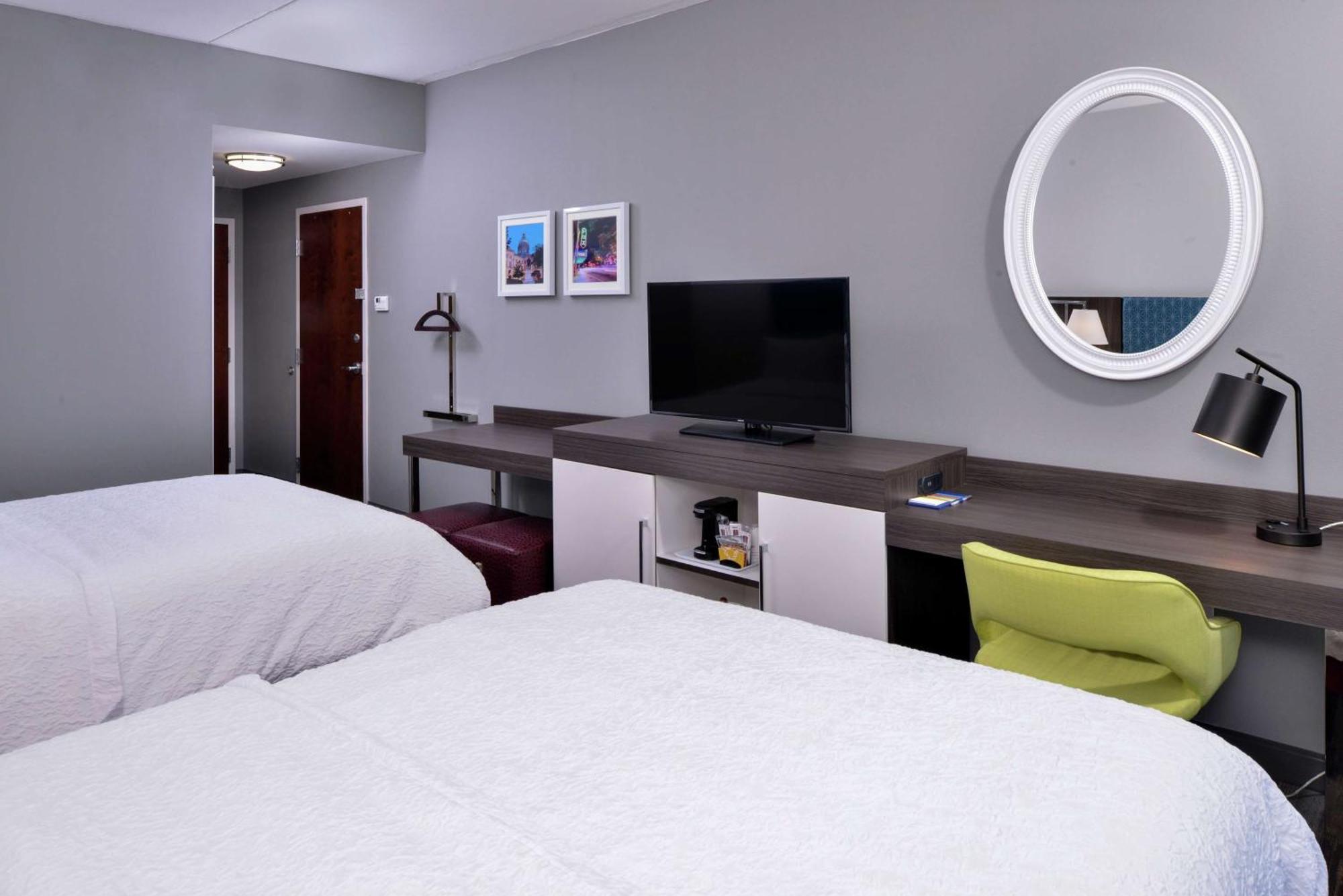 Premium Queen Room Two Queen Beds Non-Smoking,1551308932:JPEG