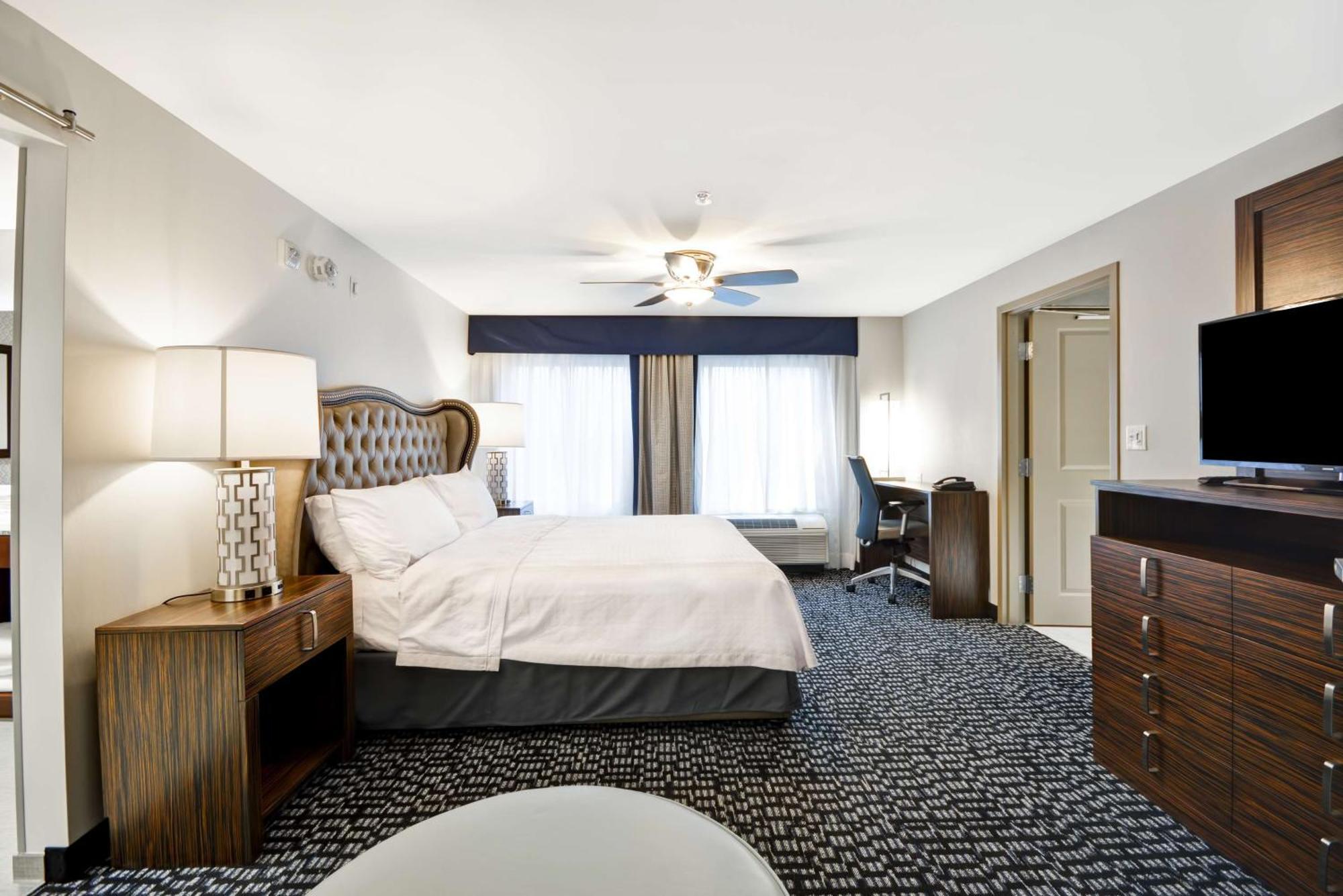 King Suite Hearing Access or Non-Smoking,1551313306:JPEG