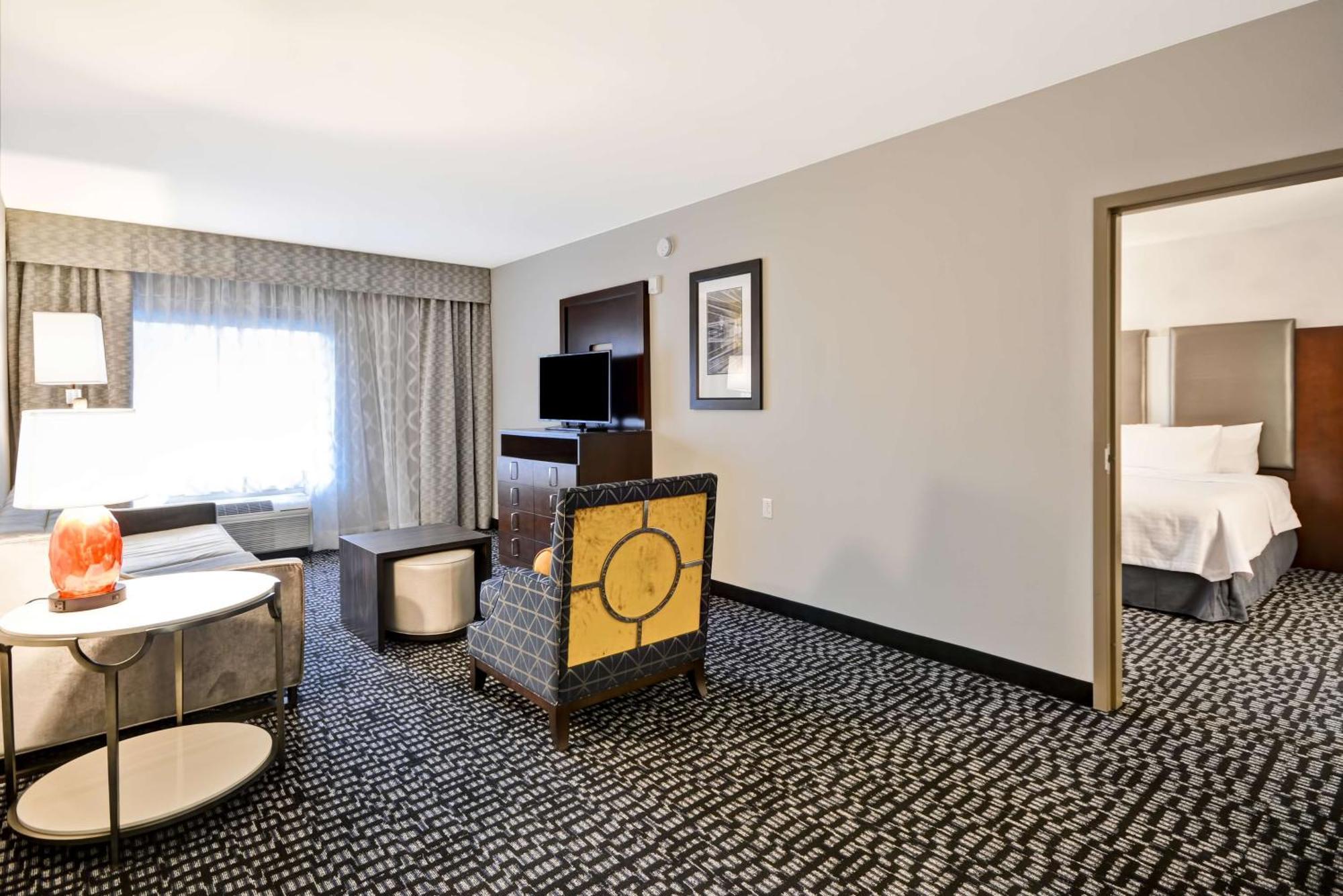 One-Bedroom Queen Suite Two Queen Beds Non-Smoking,1551313231:JPEG