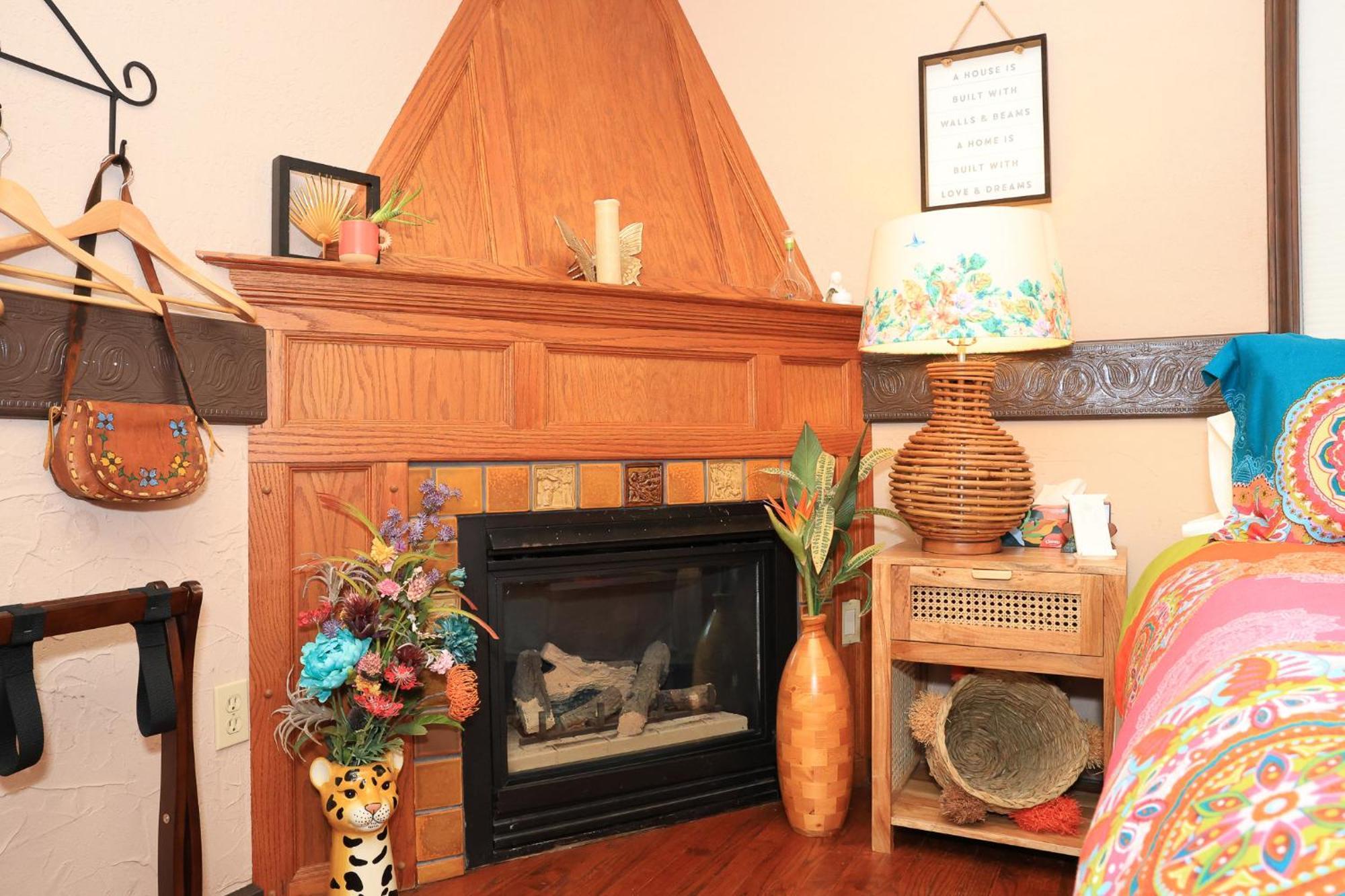 Queen Room Fireplace,1551365710:JPEG