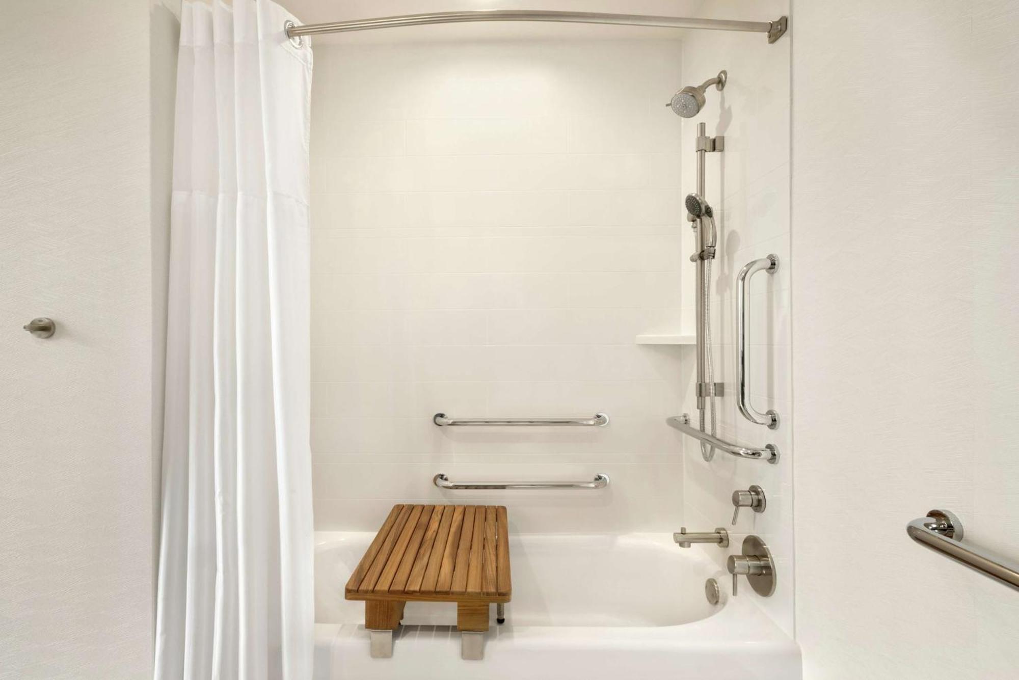 King Room Tub Mobility Hearing Access