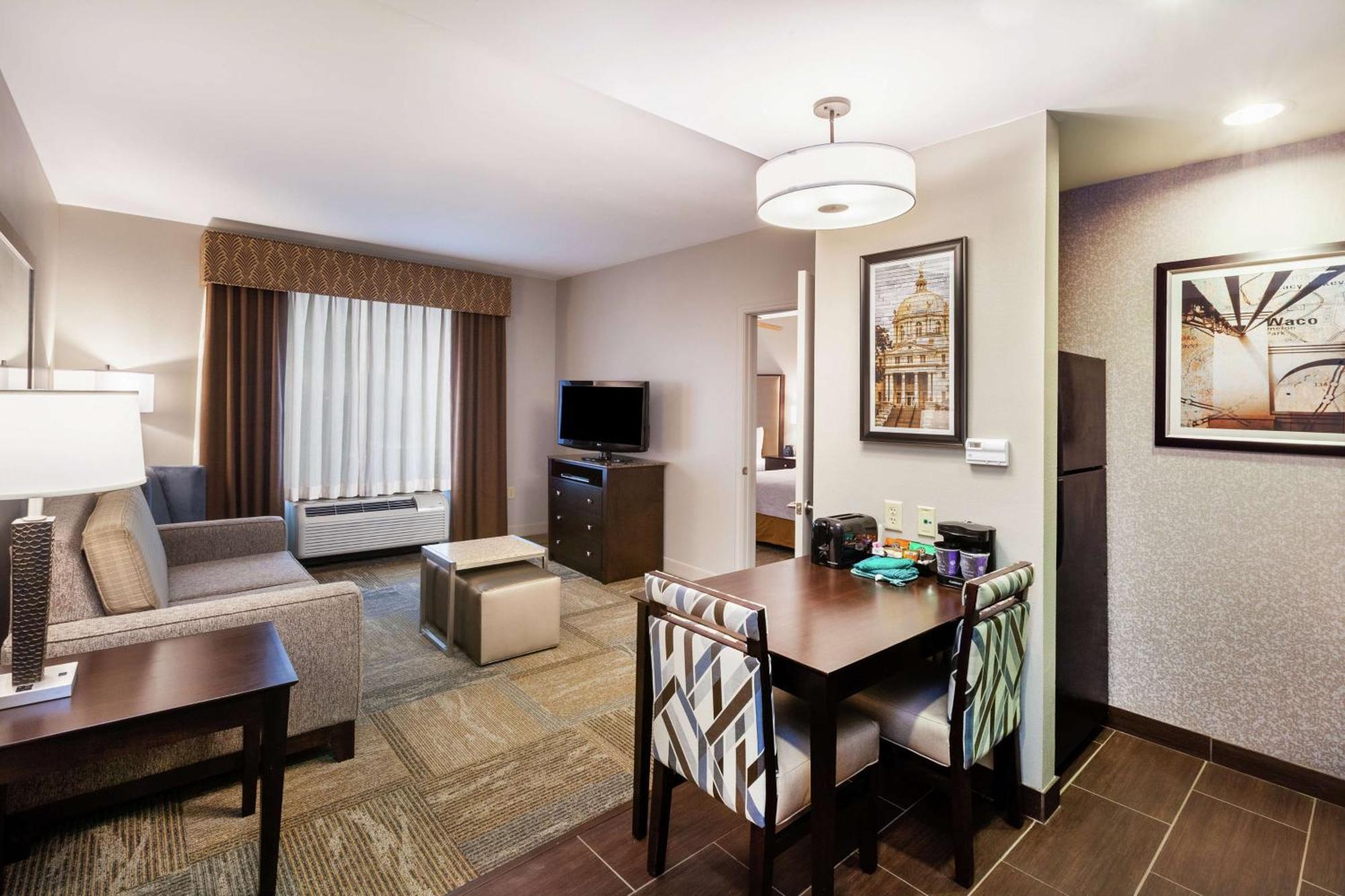 One-Bedroom Queen Suite Two Queen Beds Non-Smoking