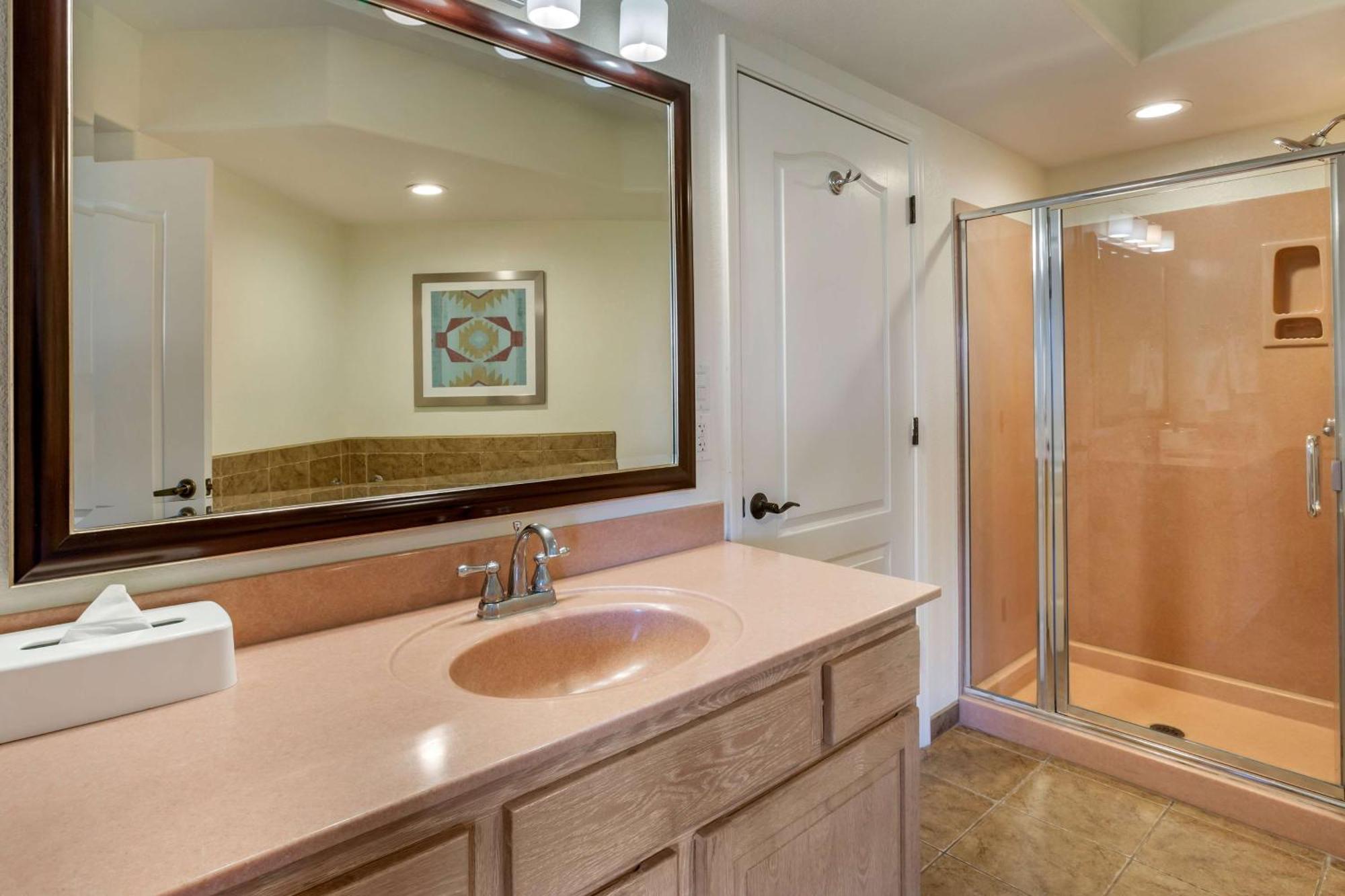 1 BEDROOM 1 KING SUITE 3X3 SHOWER,1551378382:JPEG