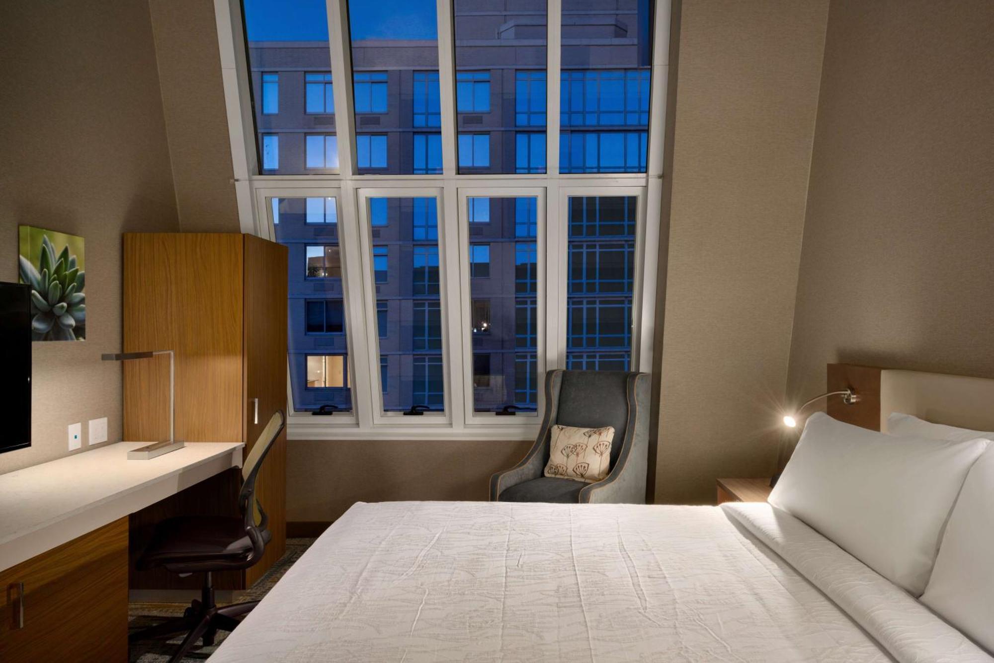 King Room with Skyline View,1551381973:JPEG