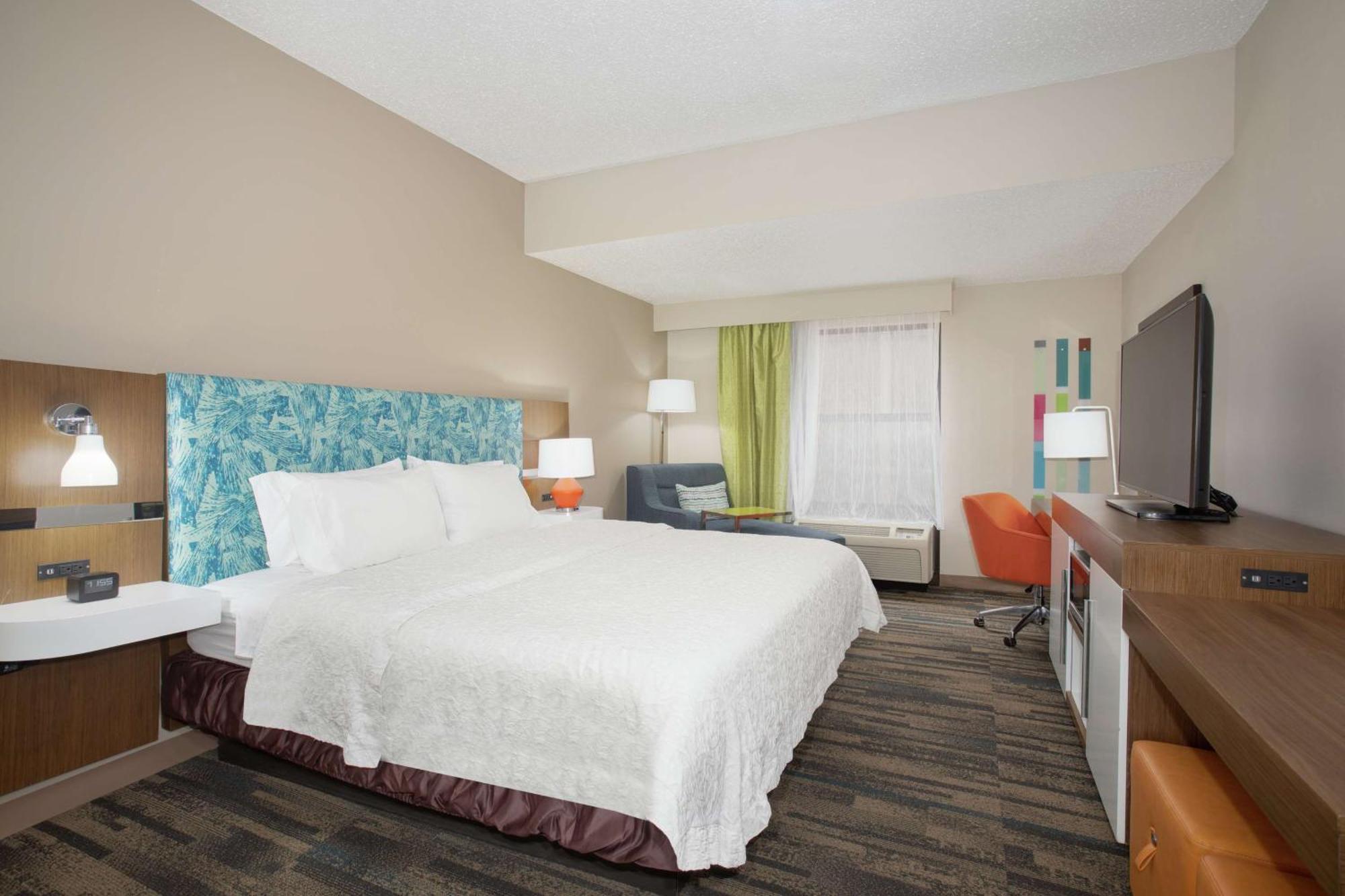 King Room with King Bed - Non-Smoking